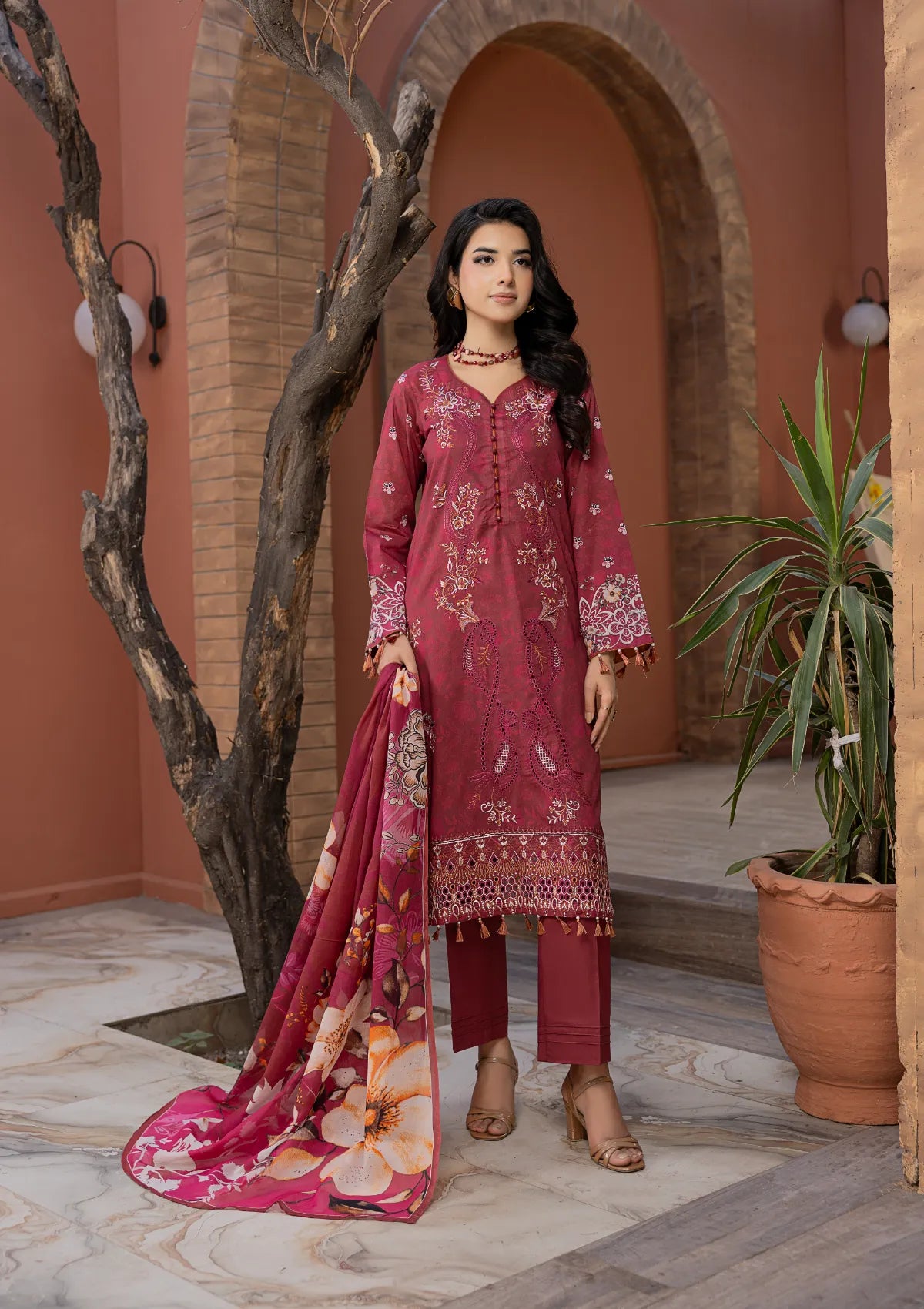 Waresha Noore Luxe Lawn'26 NL-07 Zarminay Luxe