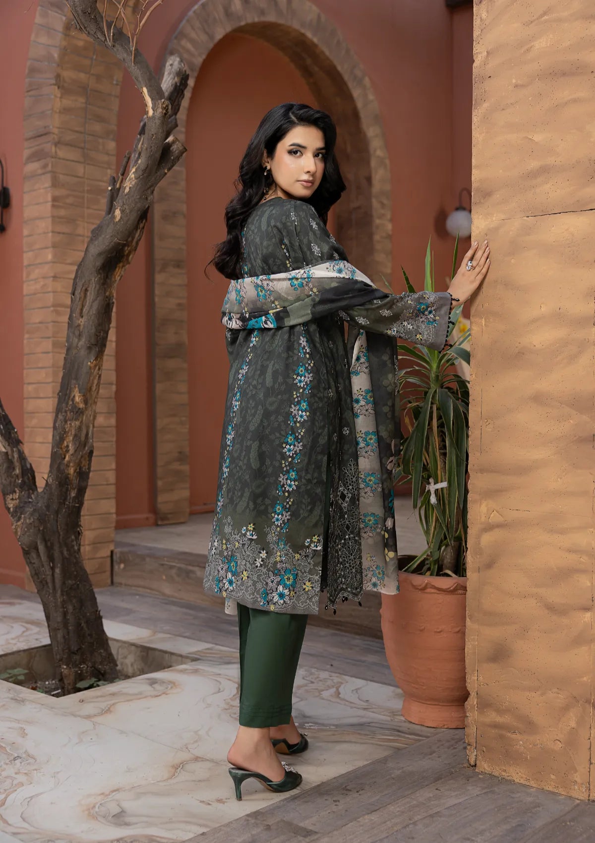 Waresha Noore Luxe Lawn'26 NL-08 Falak Naz