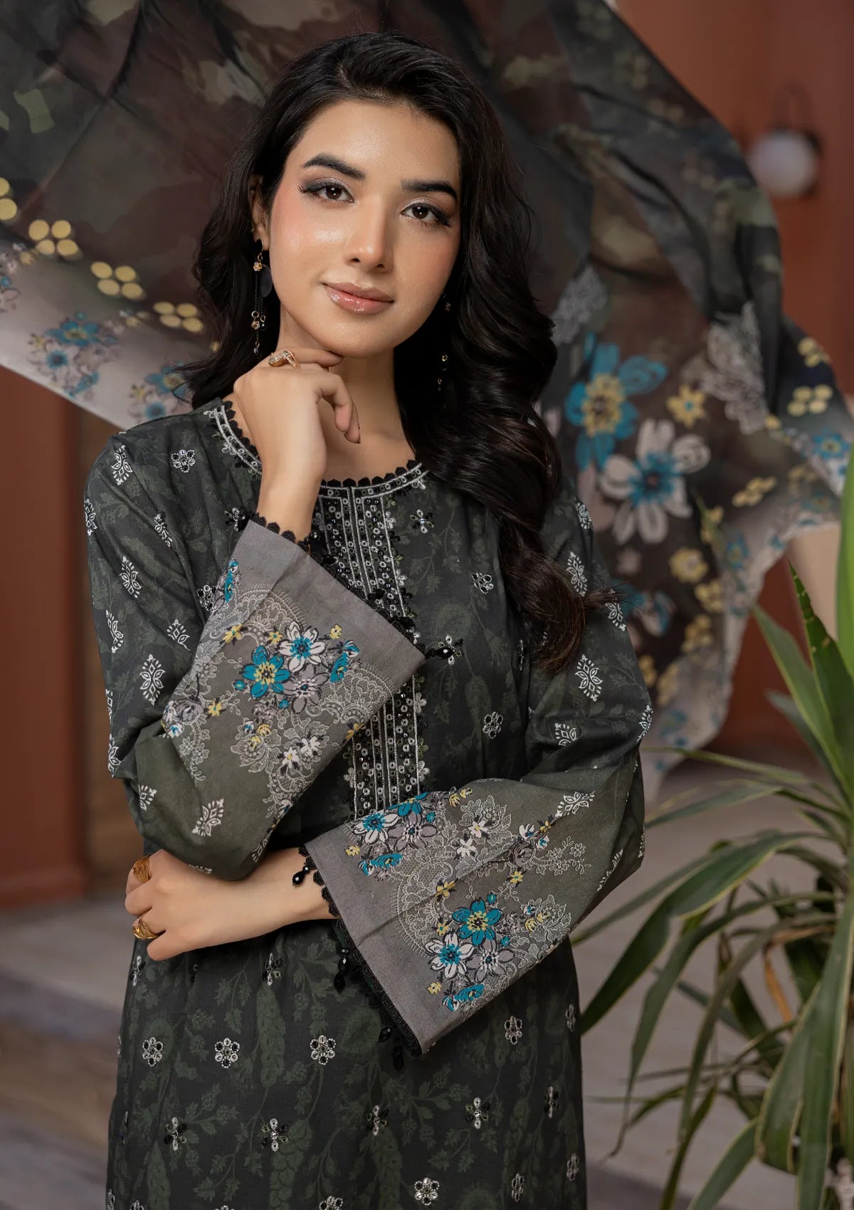 Waresha Noore Luxe Lawn'26 NL-08 Falak Naz