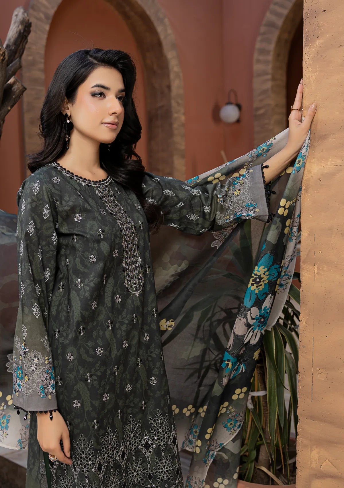 Waresha Noore Luxe Lawn'26 NL-08 Falak Naz