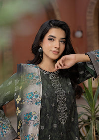 Waresha Noore Luxe Lawn'26 NL-08 Falak Naz