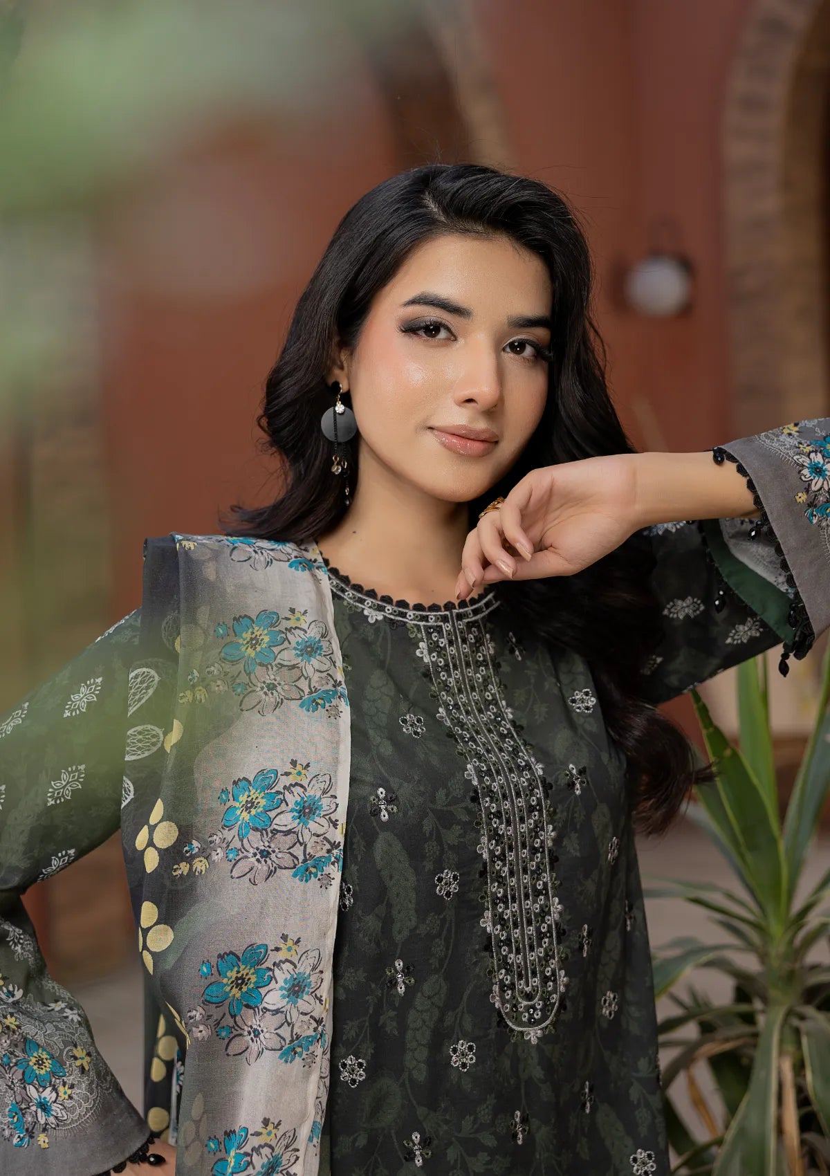 Waresha Noore Luxe Lawn'26 NL-08 Falak Naz