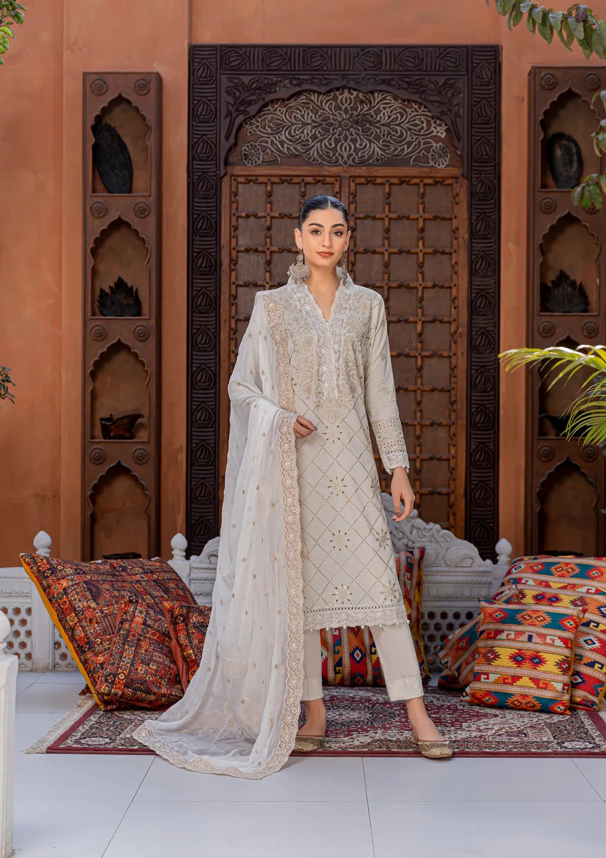 Waresha Lush Essence Lawn'26 LE-01 IVORY NOOR