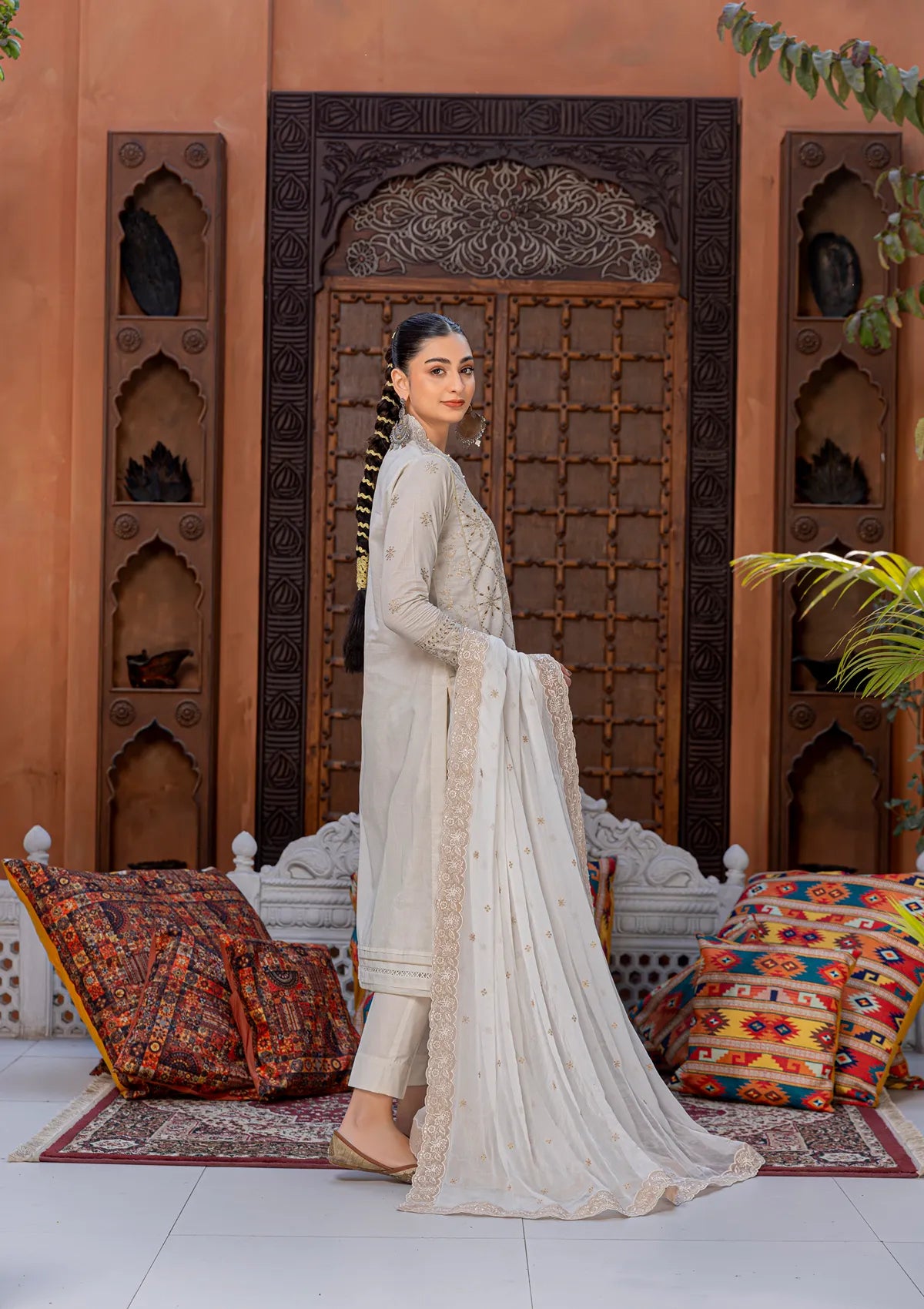 Waresha Lush Essence Lawn'26 LE-01 IVORY NOOR