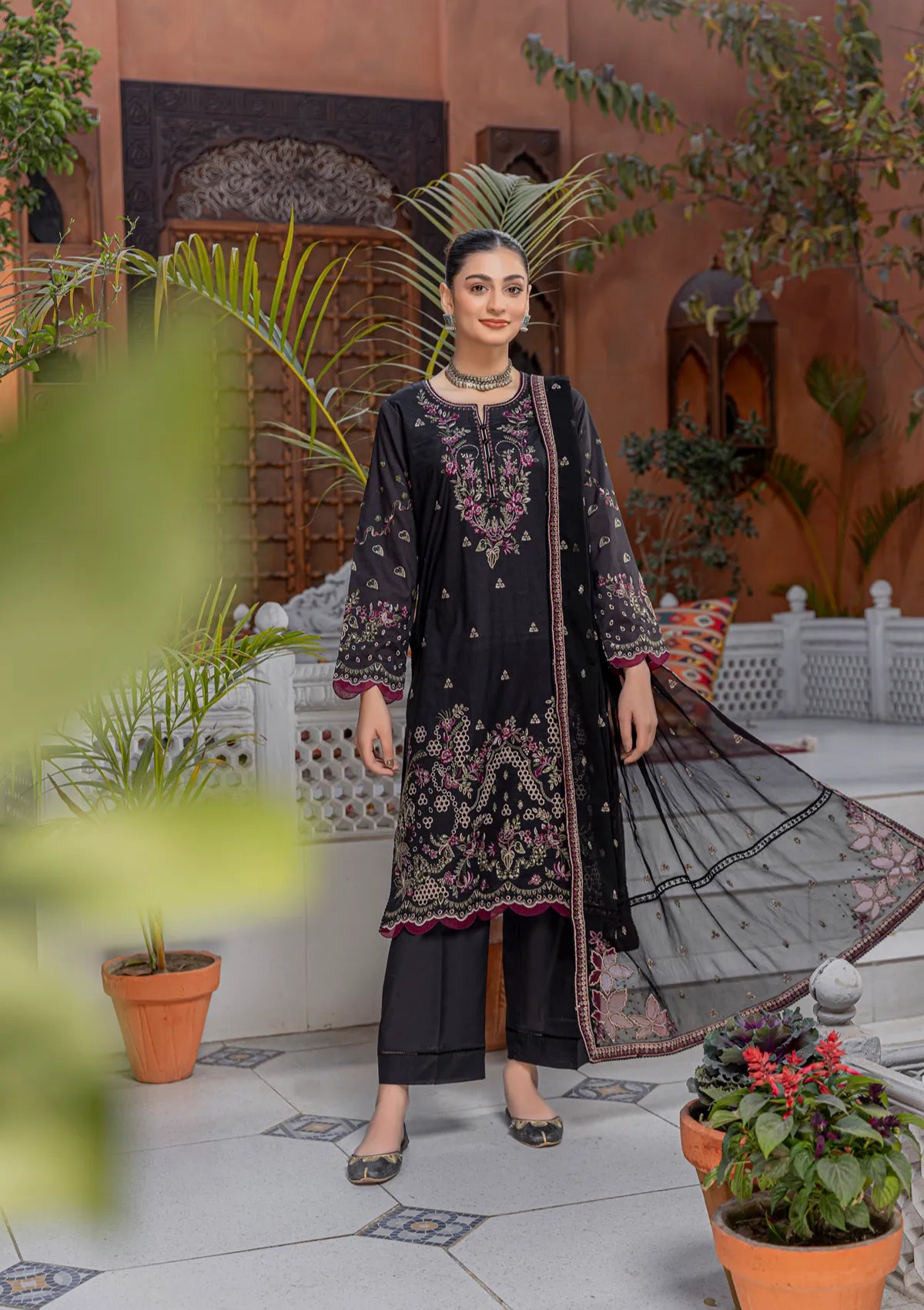 Waresha Lush Essence Lawn'26 LE-06 MIDNIGHT MAJESTY
