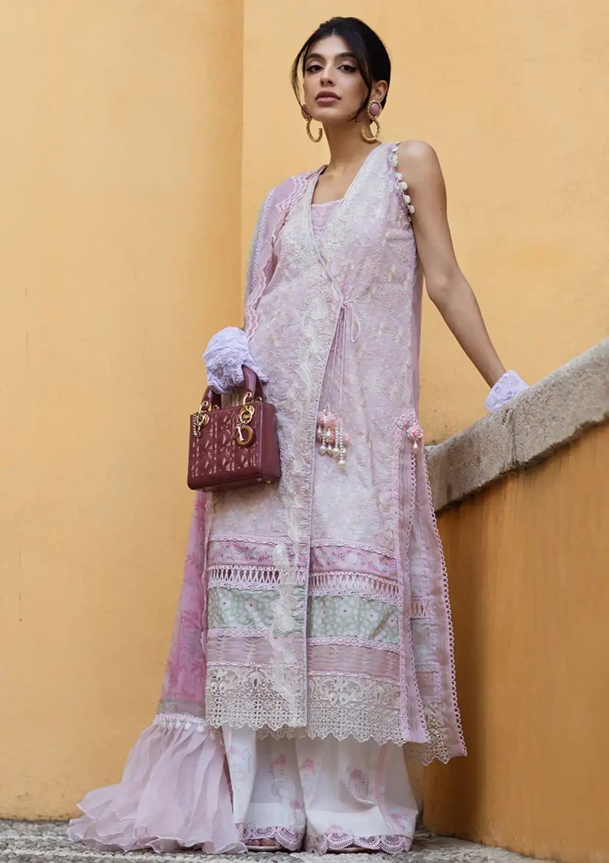 mohsin-saeed-fabrics-designer-daily-wear-formal-and-wedding-suits-within-budget-This-product-is-from-ansab-jahangir-zoha-luxury-lawn25-is-available-on-Mohsin-saeed-fabrics-website.