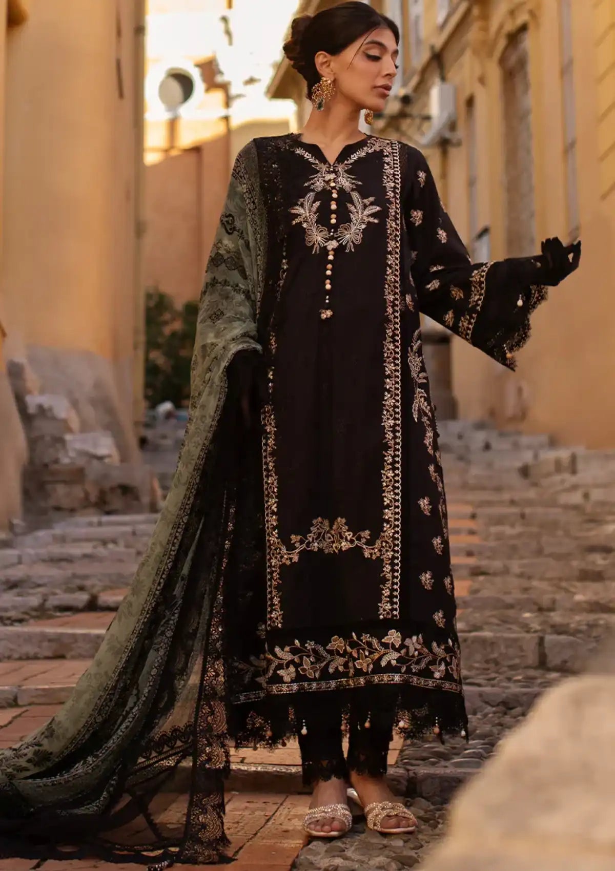 mohsin-saeed-fabrics-designer-daily-wear-formal-and-wedding-suits-within-budget-This-product-is-from-ansab-jahangir-zoha-luxury-lawn25-aj-06-is-available-on-Mohsin-saeed-fabrics-website.