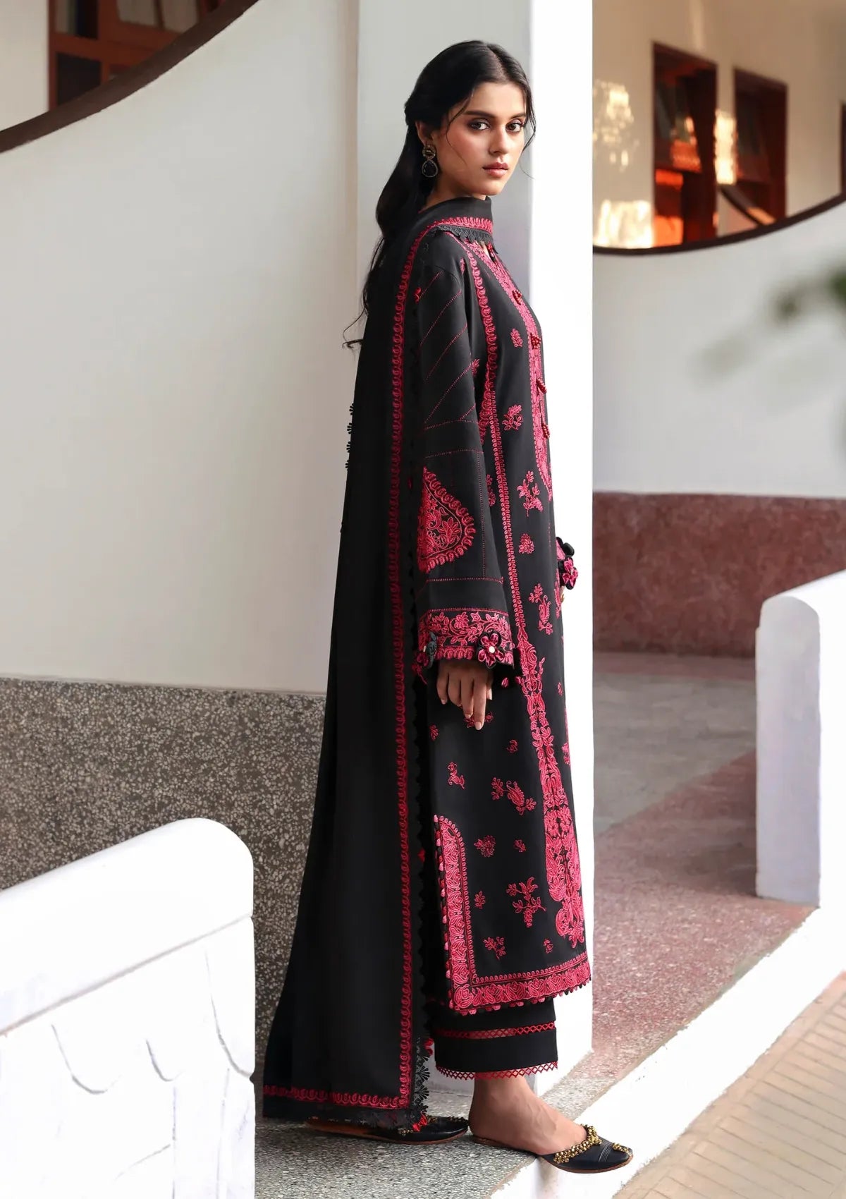 Republic Amaris Luxury Shawl'25 D-05 Almira