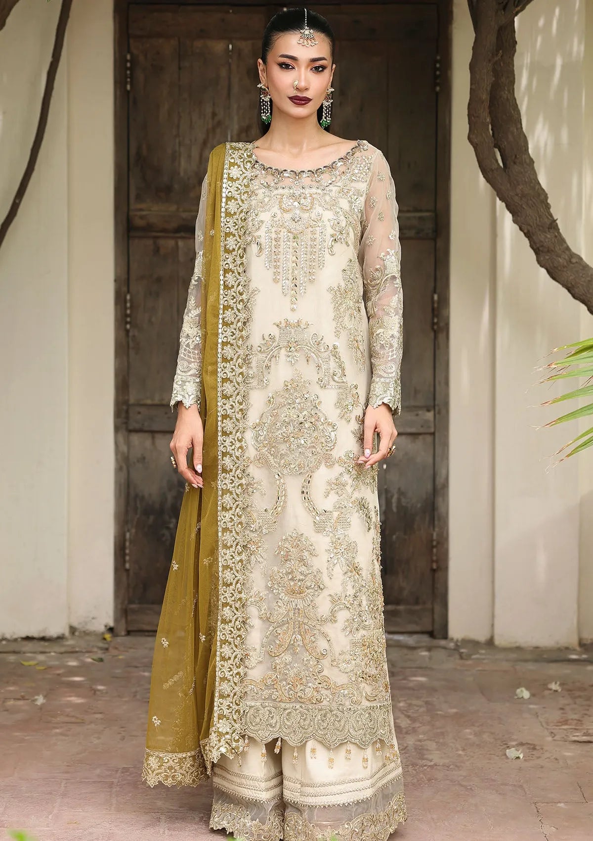 mohsin-saeed-fabrics-affordable-luxury-outfits-for-daily-formal-and-wedding-wear-This-product-is-from-imrozia-saiyara-luxury-farmals25-is-available-on-Mohsin-saeed-fabrics-website.