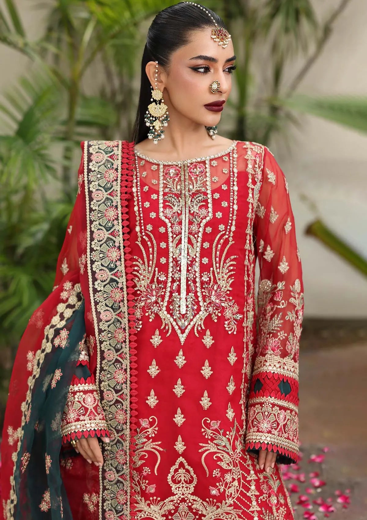 mohsin-saeed-fabrics-affordable-luxury-outfits-for-daily-formal-and-wedding-wear-This-product-is-from-imrozia-saiyara-luxury-farmals25-d-231-sarosh-is-available-on-Mohsin-saeed-fabrics-website.