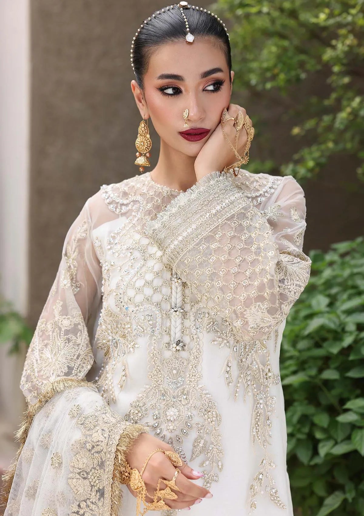 mohsin-saeed-fabrics-affordable-luxury-outfits-for-daily-formal-and-wedding-wear-This-product-is-from-imrozia-saiyara-luxury-farmals25-d-236-liyana-is-available-on-Mohsin-saeed-fabrics-website.