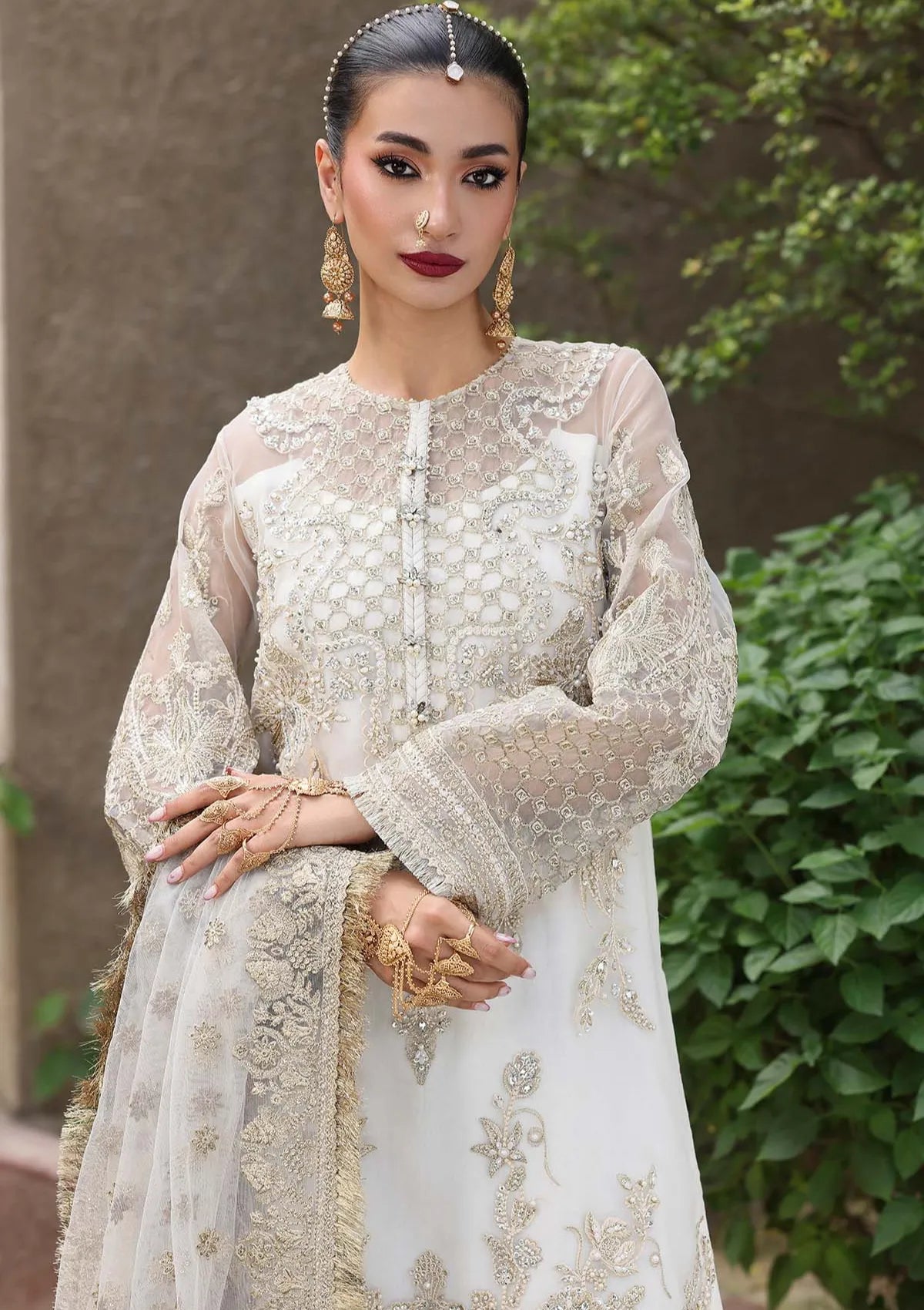 mohsin-saeed-fabrics-affordable-luxury-outfits-for-daily-formal-and-wedding-wear-This-product-is-from-imrozia-saiyara-luxury-farmals25-d-236-liyana-is-available-on-Mohsin-saeed-fabrics-website.