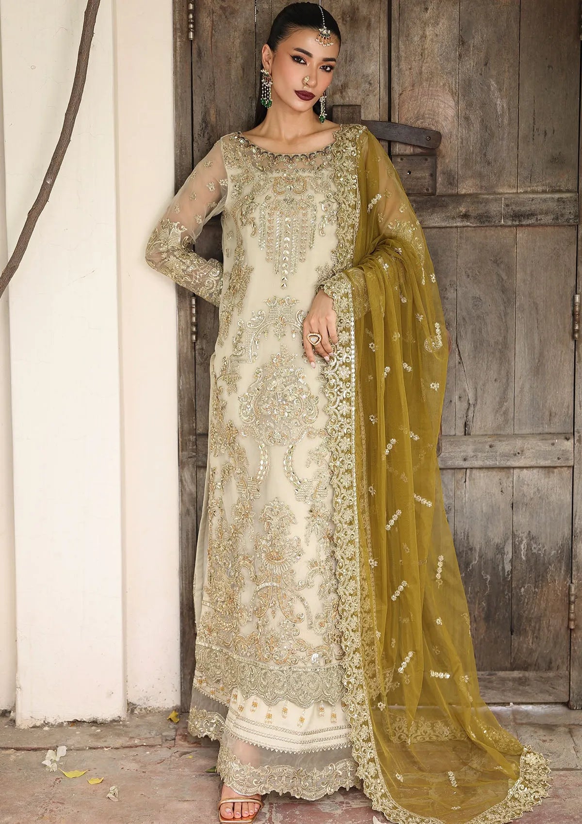 mohsin-saeed-fabrics-affordable-luxury-outfits-for-daily-formal-and-wedding-wear-This-product-is-from-imrozia-saiyara-luxury-farmals25-is-available-on-Mohsin-saeed-fabrics-website.