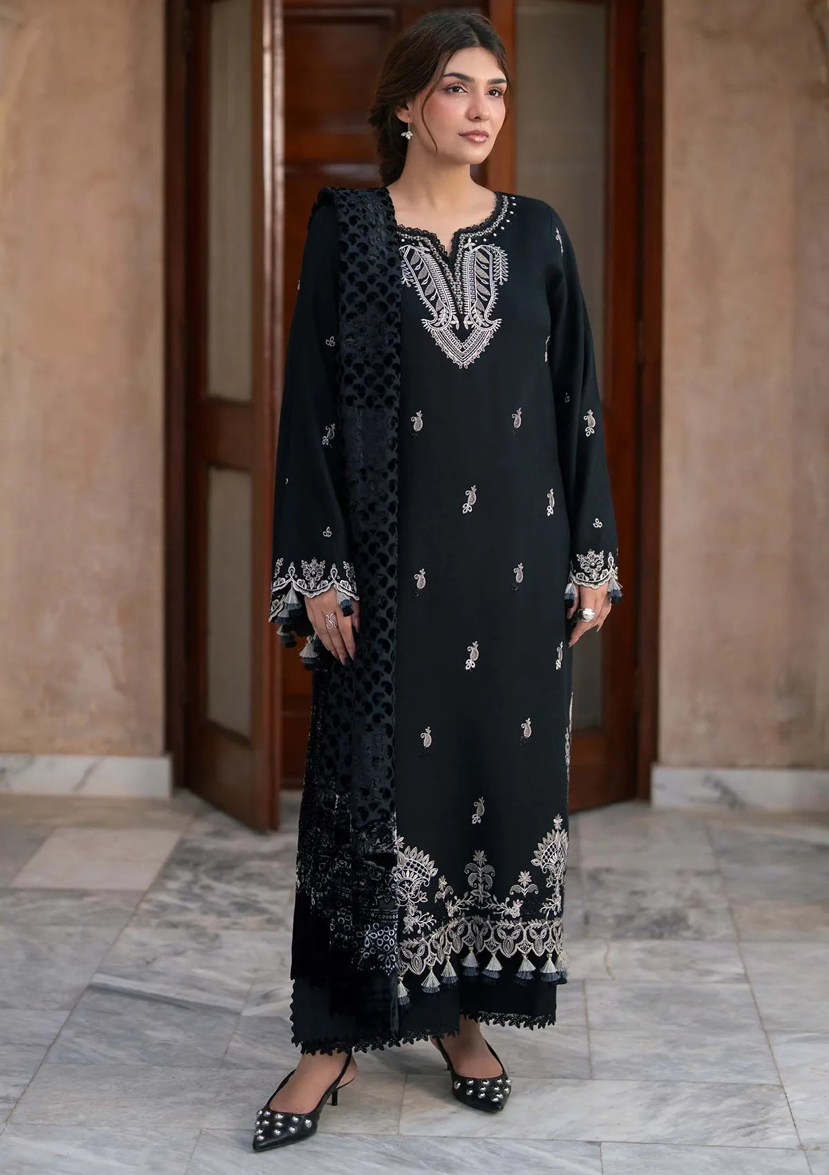 Raaya Plush Edit'26 - BLACK
