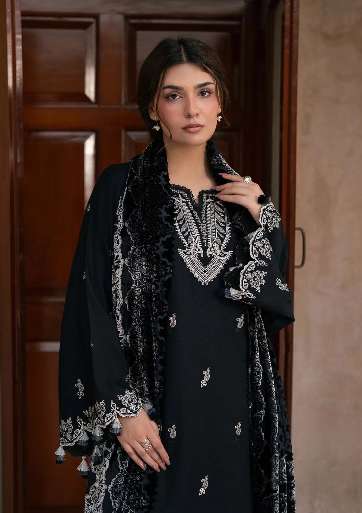 Raaya Plush Edit'26 - BLACK