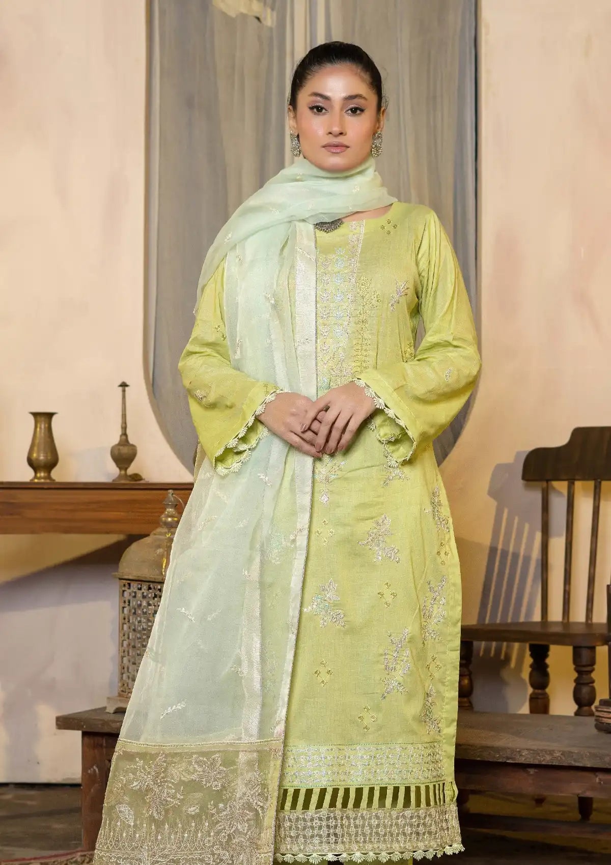 mohsin-saeed-fabrics-is-selling-online-and-in stores-Luxury-daily-wear-wedding-wear-formal-wear-in-budgeted-price-This-product-is-from-bin-rashid-gul-e-bahar-emb-lawn25-d-02-is-available-on-Mohsin-saeed-fabrics-website.