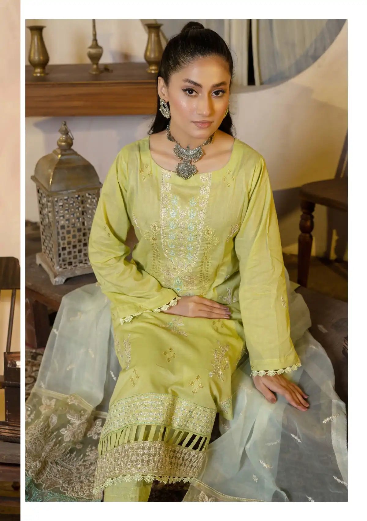 mohsin-saeed-fabrics-is-selling-online-and-in stores-Luxury-daily-wear-wedding-wear-formal-wear-in-budgeted-price-This-product-is-from-bin-rashid-gul-e-bahar-emb-lawn25-d-02-is-available-on-Mohsin-saeed-fabrics-website.