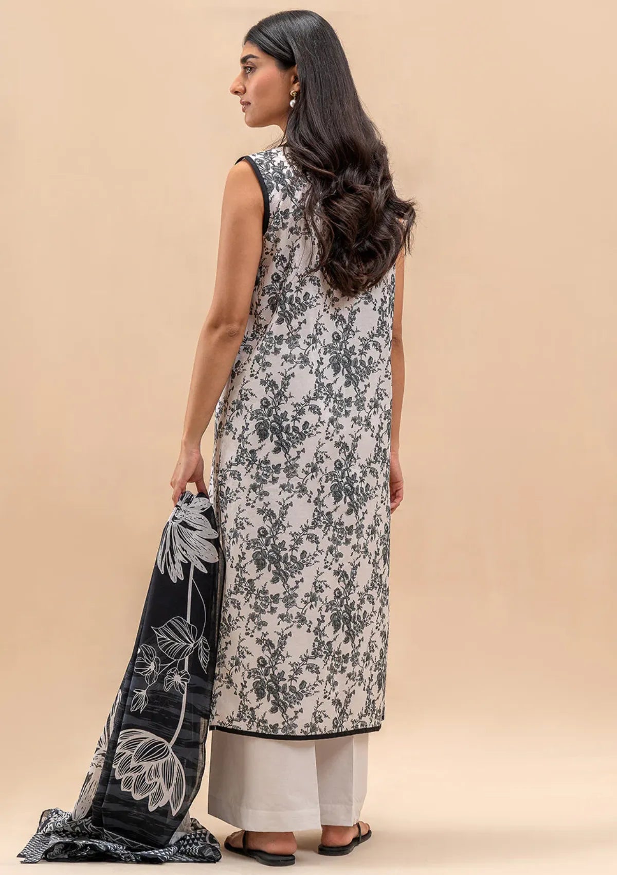 mohsin-saeed-fabrics-is-selling-online-and-in stores-Luxury-daily-wear-wedding-wear-formal-wear-in-budgeted-price-This-product-is-from-beechtree-printed-lawn-25-d-06-is-available-on-Mohsin-saeed-fabrics-website.