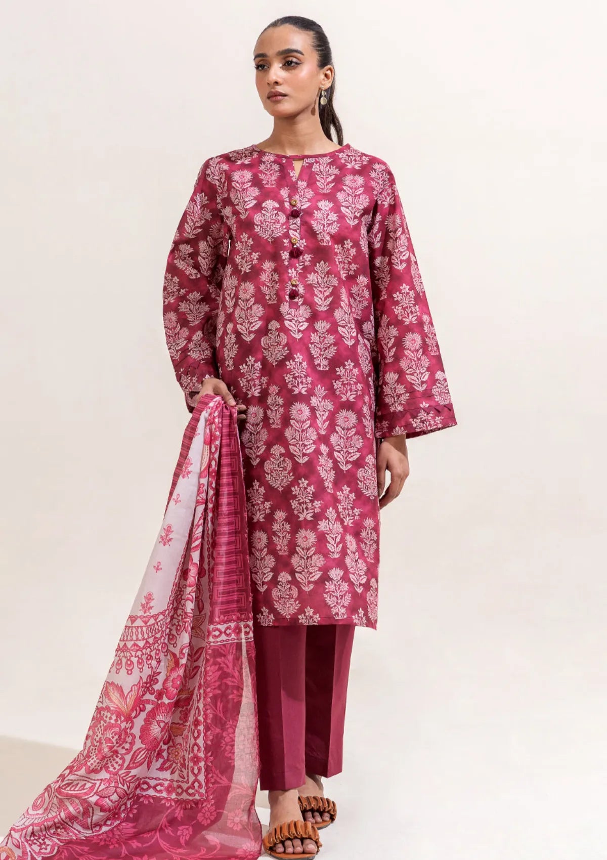 mohsin-saeed-fabrics-is-selling-online-and-in stores-Luxury-daily-wear-wedding-wear-formal-wear-in-budgeted-price-This-product-is-from-beechtree-printed-lawn-25-d-03-is-available-on-Mohsin-saeed-fabrics-website.
