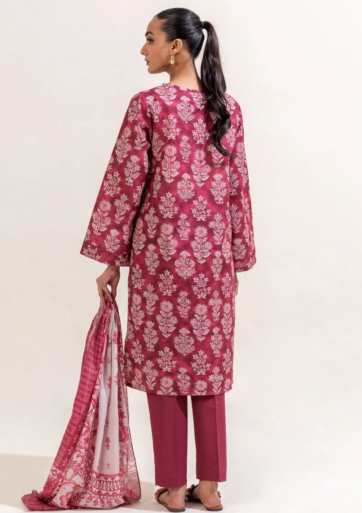 mohsin-saeed-fabrics-is-selling-online-and-in stores-Luxury-daily-wear-wedding-wear-formal-wear-in-budgeted-price-This-product-is-from-beechtree-printed-lawn-25-d-03-is-available-on-Mohsin-saeed-fabrics-website.