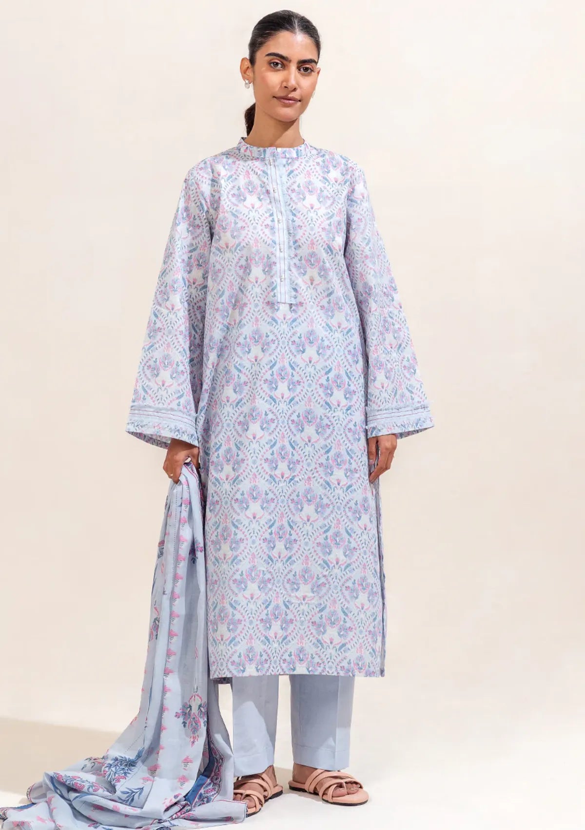 mohsin-saeed-fabrics-is-selling-online-and-in stores-Luxury-daily-wear-wedding-wear-formal-wear-in-budgeted-price-This-product-is-from-beechtree-printed-lawn-25-d-05-is-available-on-Mohsin-saeed-fabrics-website.