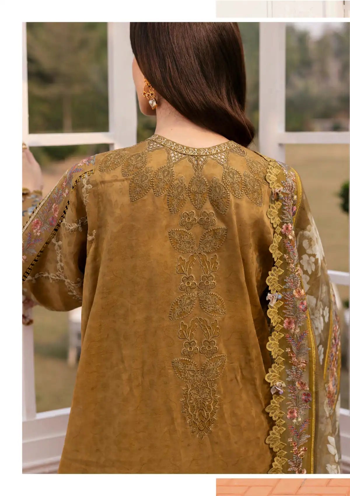 mohsin-saeed-fabrics-affordable-luxury-outfits-for-daily-formal-and-wedding-wear-This-product-is-from-baroque-eid-lawn25-bel-03-is-available-on-Mohsin-saeed-fabrics-website.