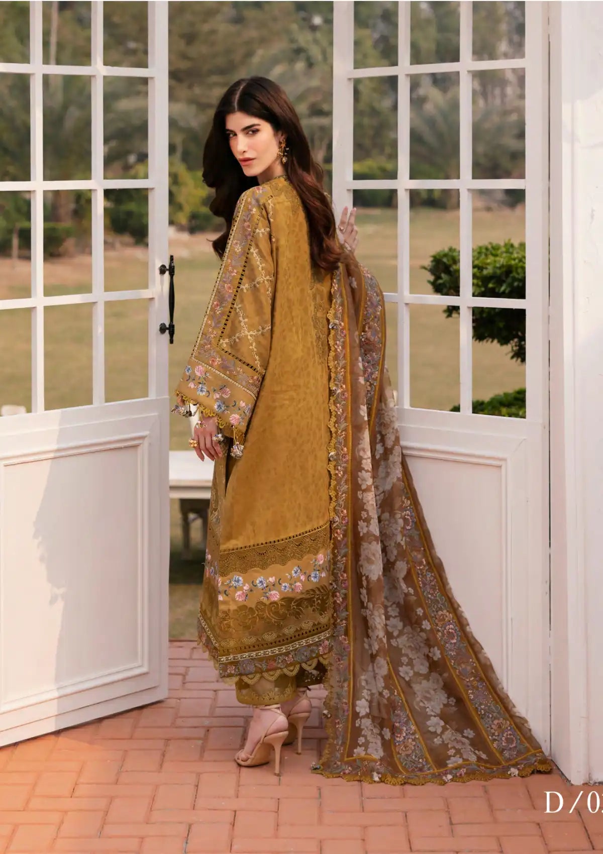 mohsin-saeed-fabrics-affordable-luxury-outfits-for-daily-formal-and-wedding-wear-This-product-is-from-baroque-eid-lawn25-bel-03-is-available-on-Mohsin-saeed-fabrics-website.
