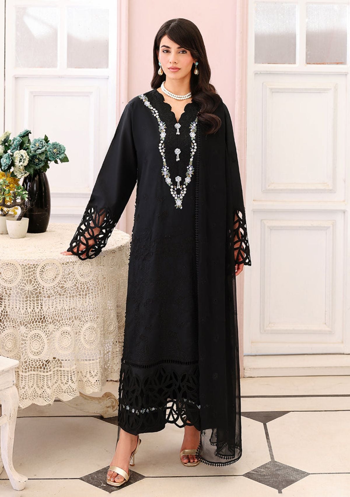 Roheenaz Veil Of Summer'26 D-04 Black Lace