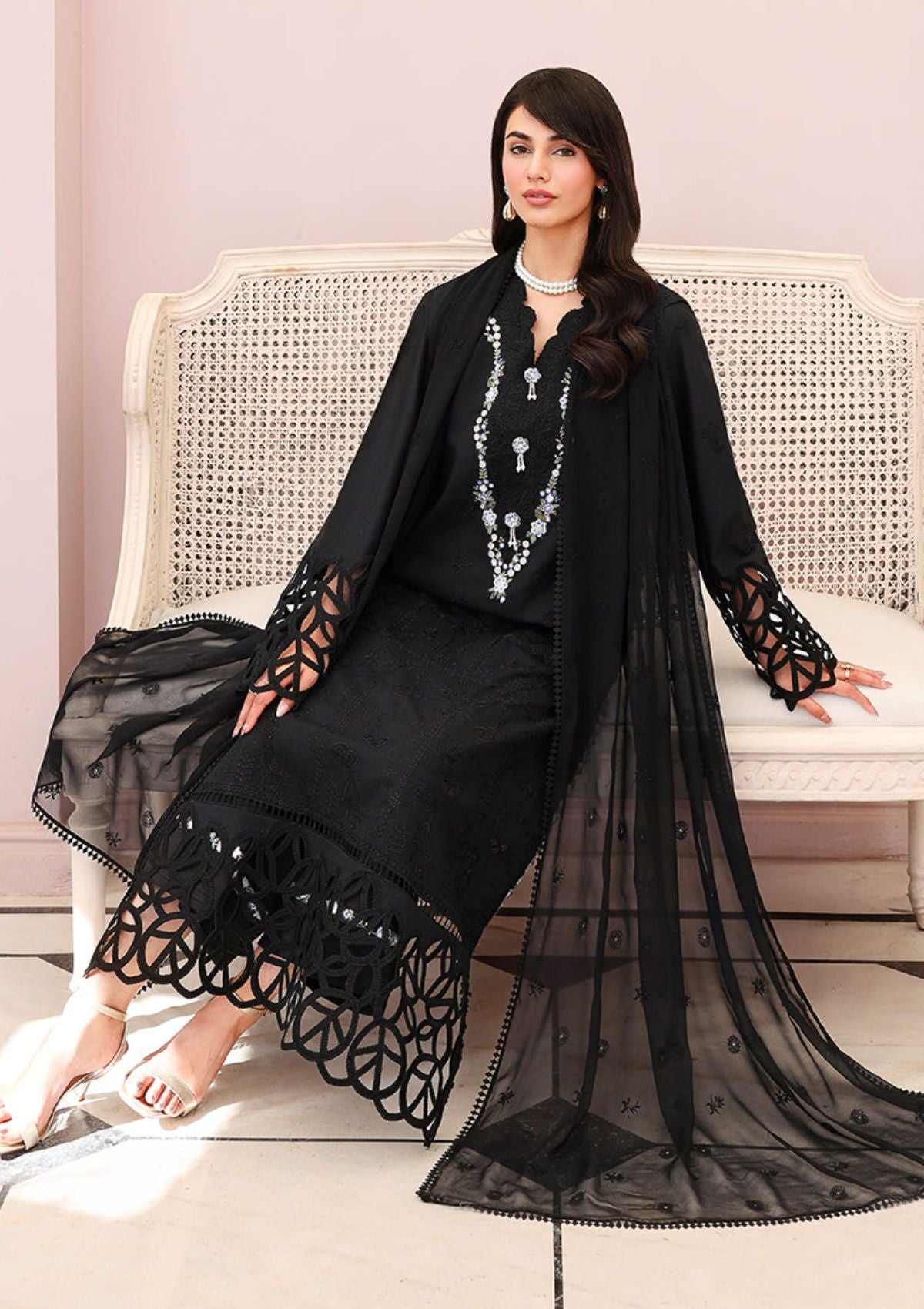Roheenaz Veil Of Summer'26 D-04 Black Lace