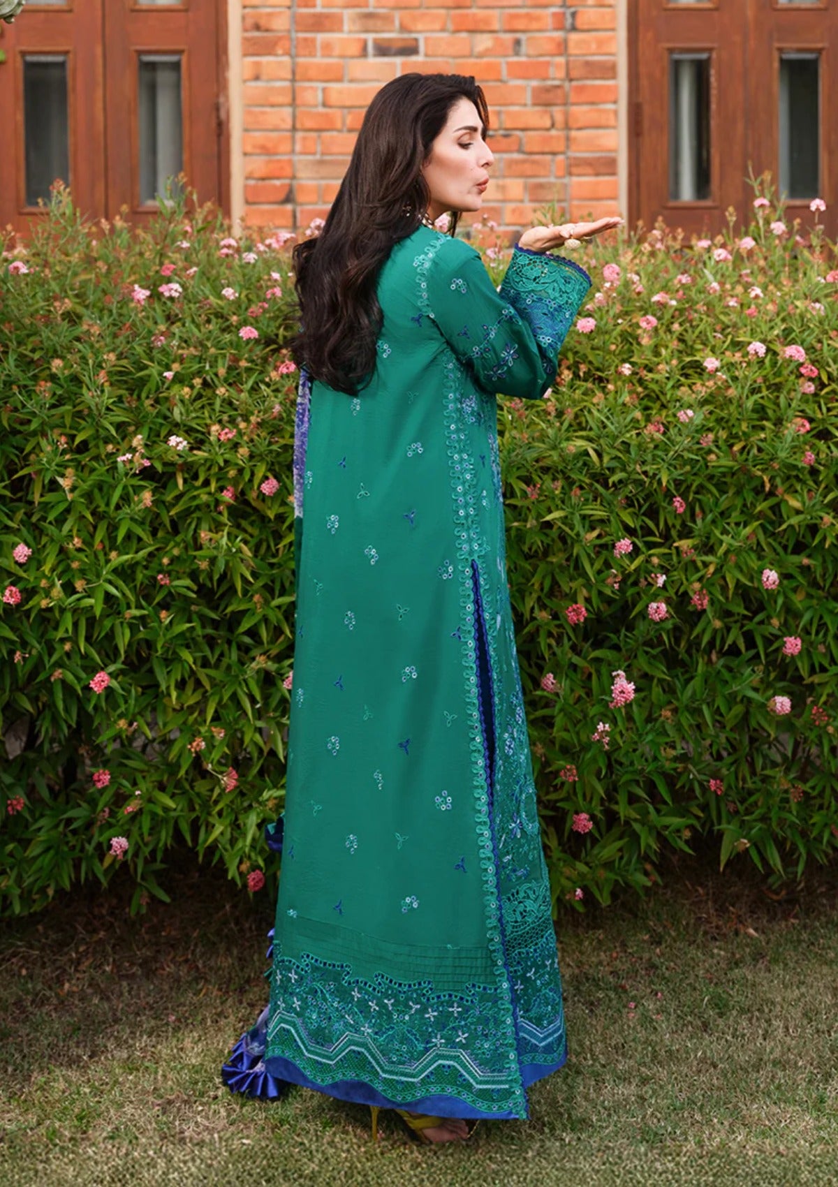 Mushq Amoi Held by Love'26 D-04 Blooming Romance