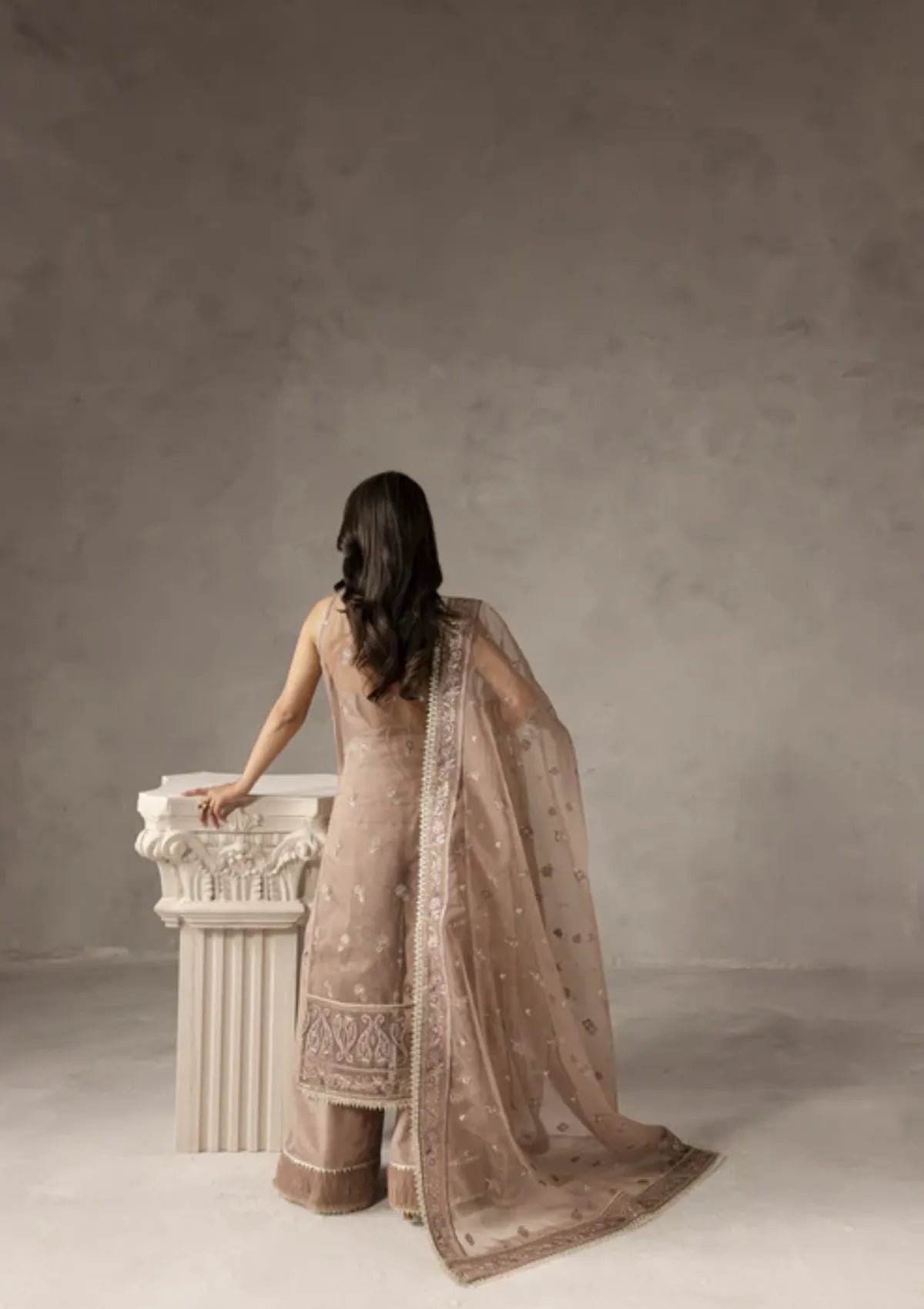 mohsin-saeed-fabrics-designer-daily-wear-formal-and-wedding-suits-within-budget-This-product-is-from-imran-ramzan-eblouir25-blush-de-rose-is-available-on-Mohsin-saeed-fabrics-website.