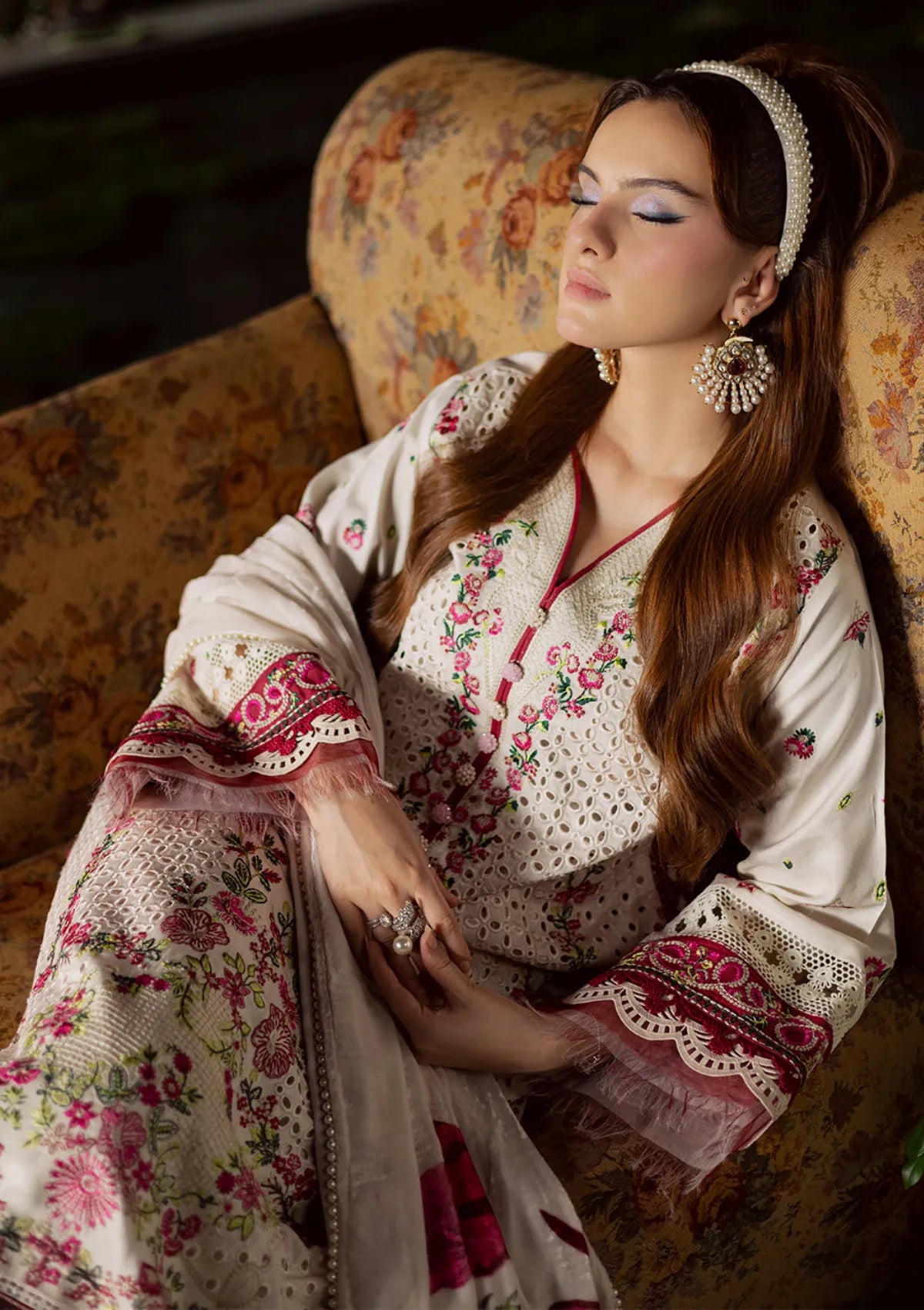 Mahnur Amelia Luxury Winter'25 CK-02