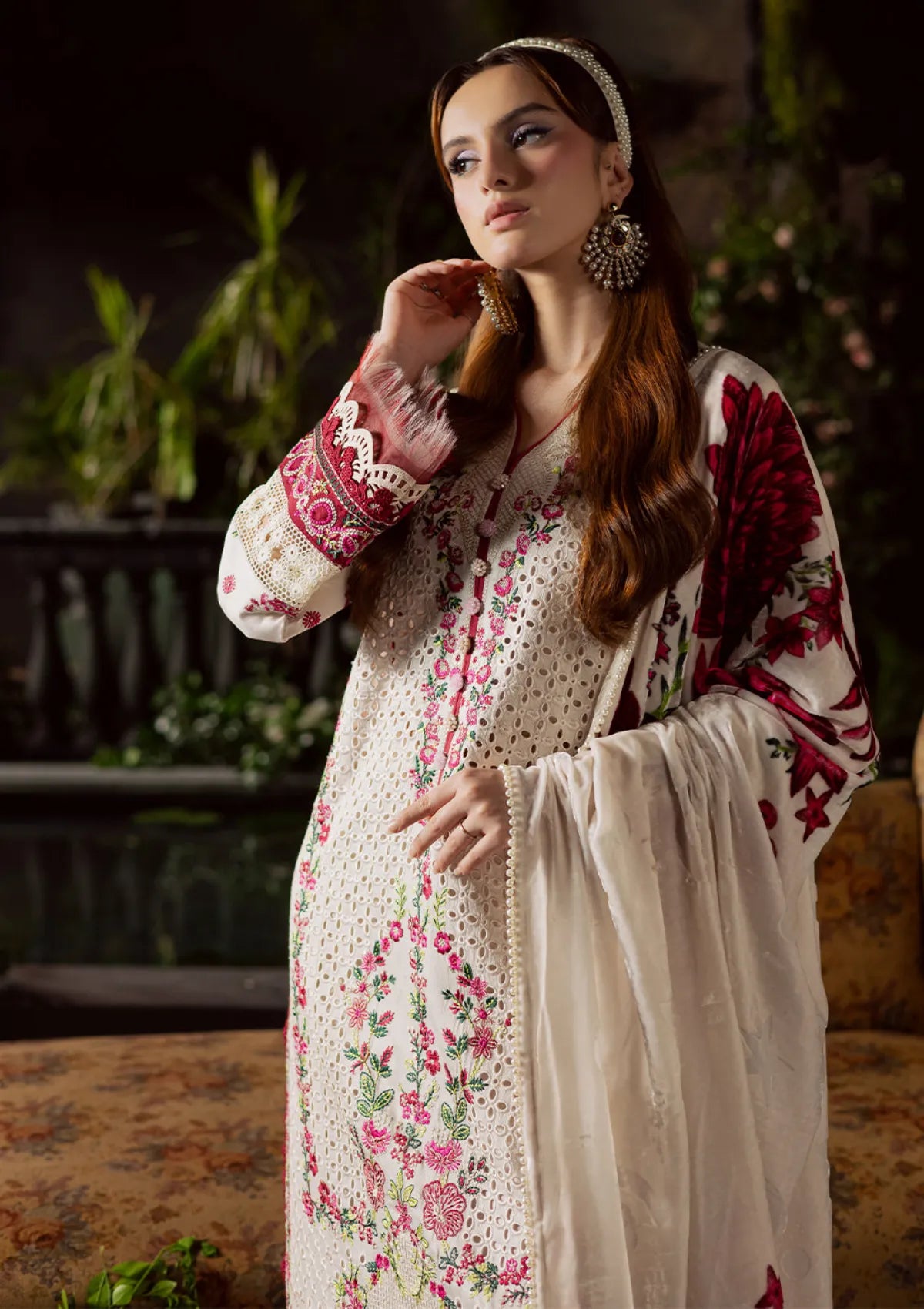 Mahnur Amelia Luxury Winter'25 CK-02