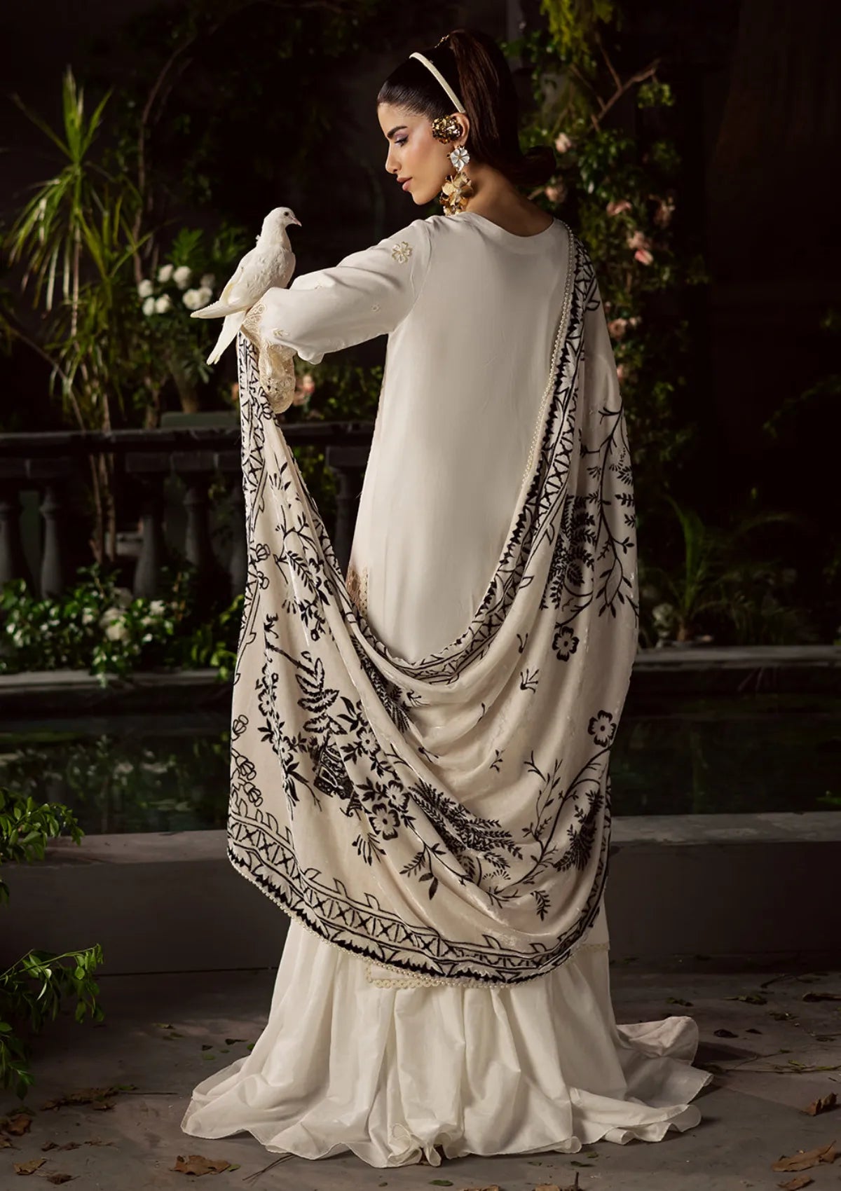 Mahnur Amelia Luxury Winter'25 CK-03