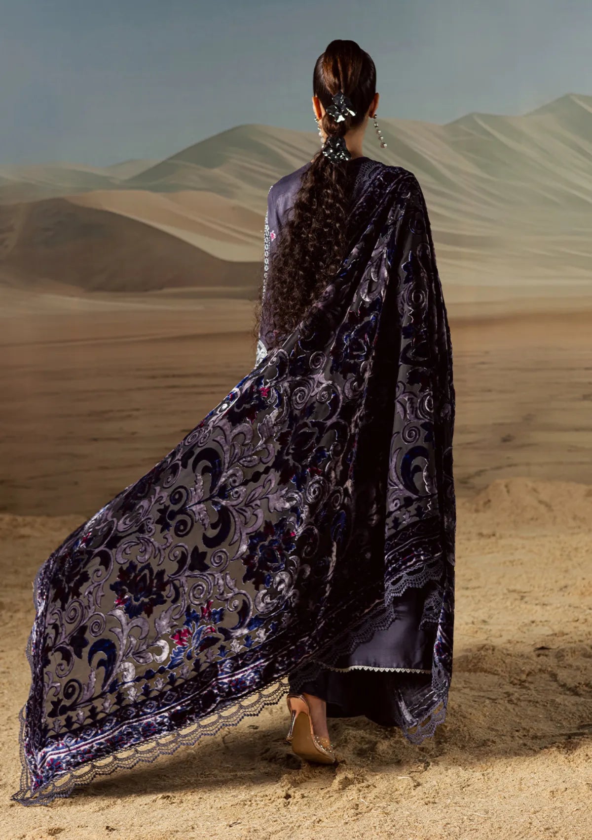 Mahnur Amelia Luxury Winter'25 CK-05