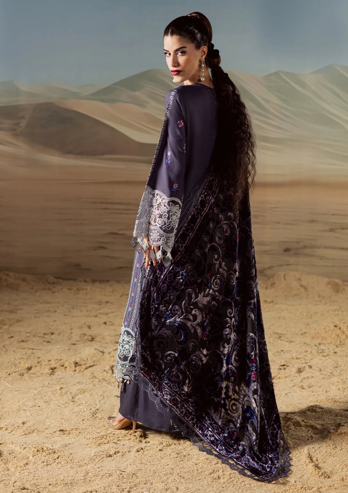 Mahnur Amelia Luxury Winter'25 CK-05