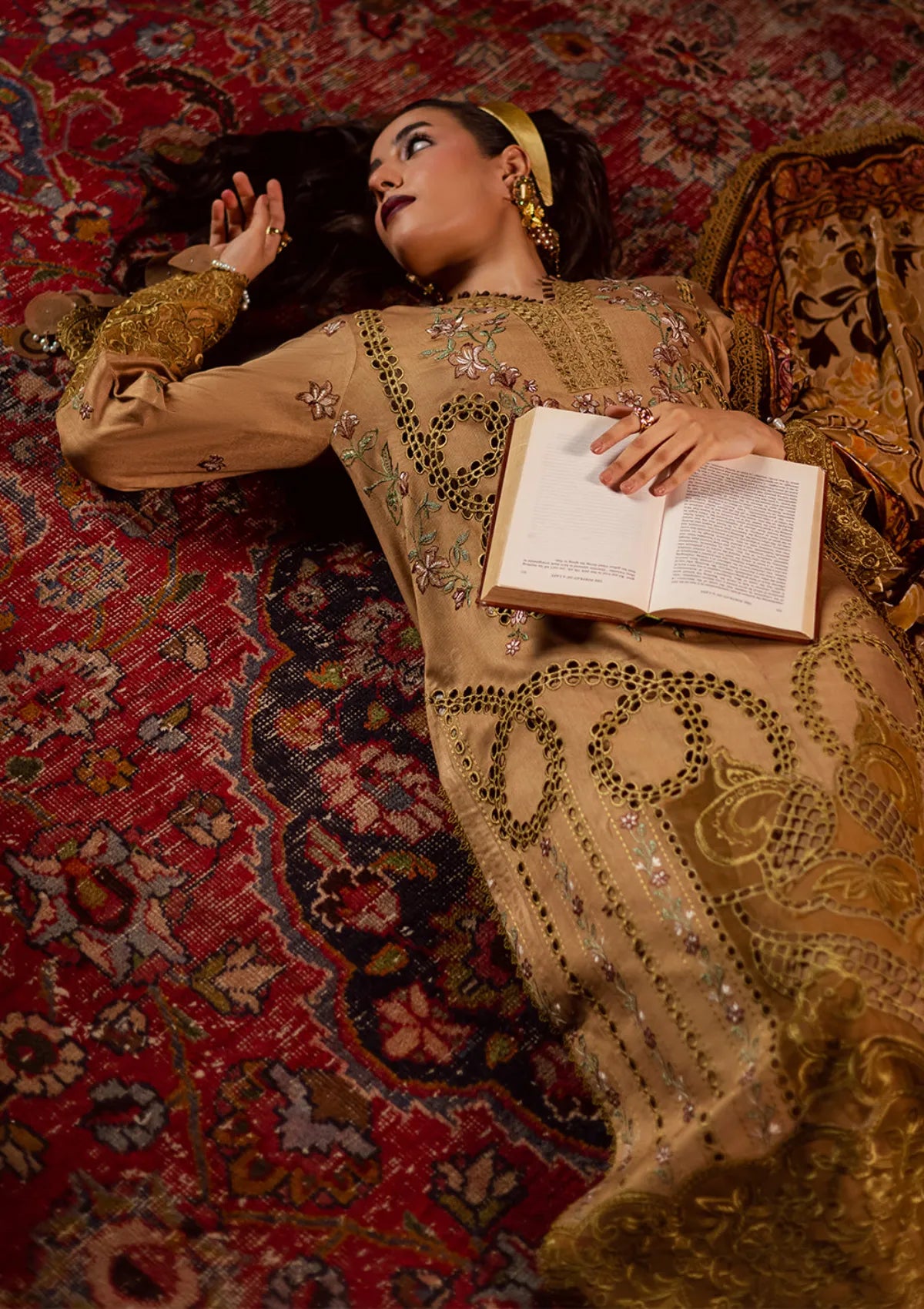 Mahnur Amelia Luxury Winter'25 CK-06