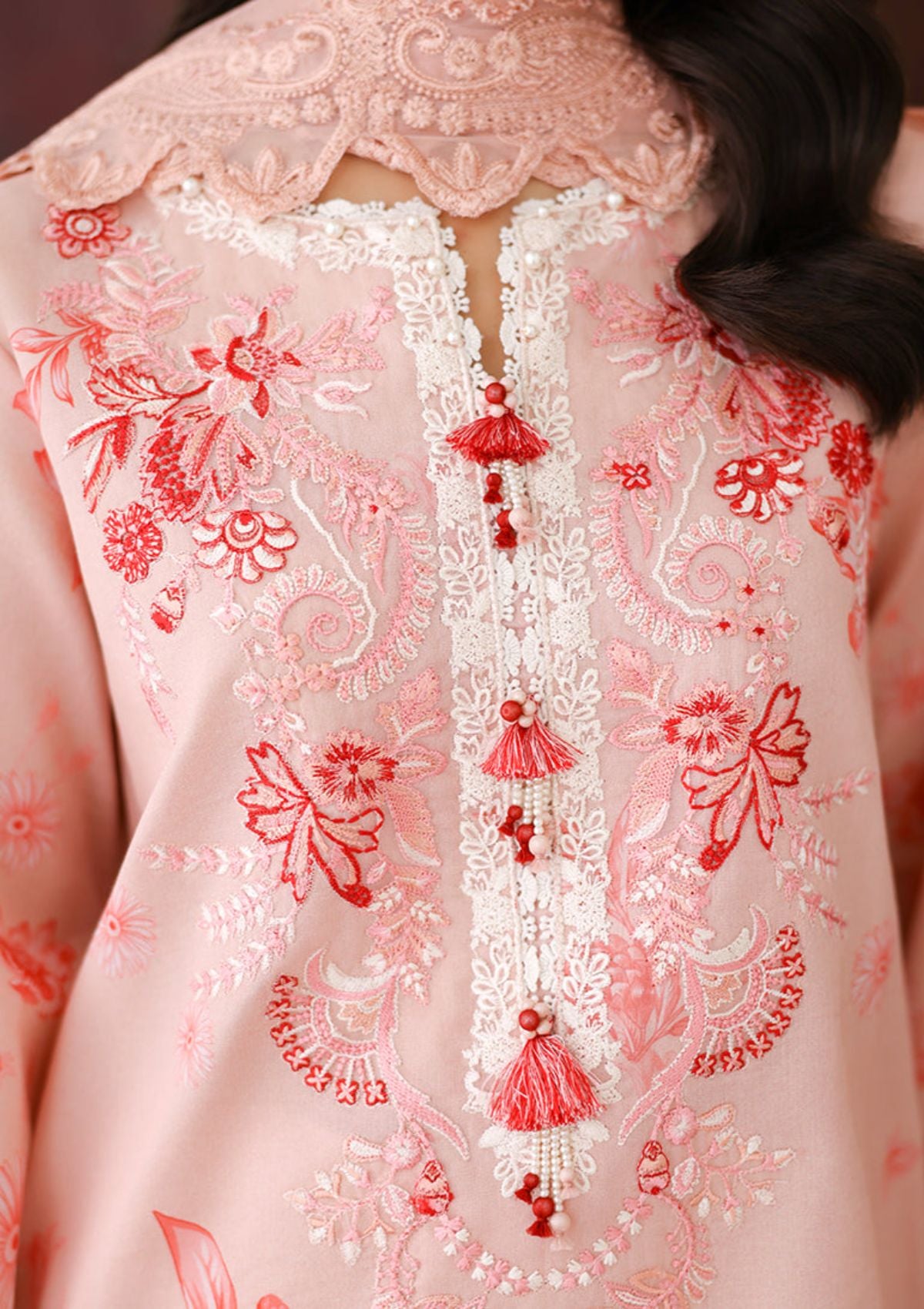 Roheenaz Sunlit Tales'26 D-06 Coral whisper