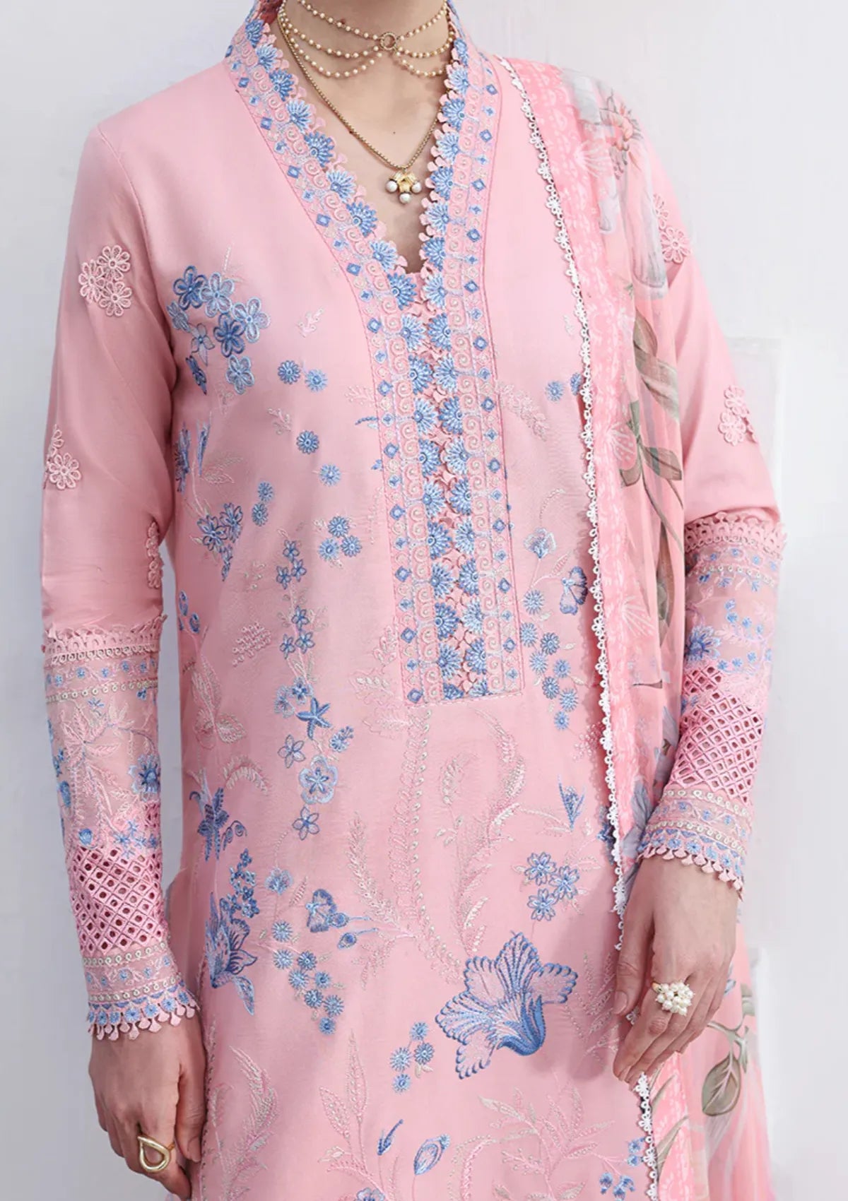 Roheenaz Floral Reveire Luxury Lawn'26 RNZ-606 Crystal Glow