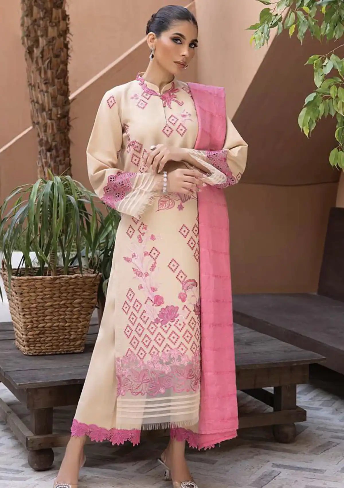Rang Rasiya Carnation Emb Karandi'23 D-02 (PINAR) - Mohsin Saeed Fabrics