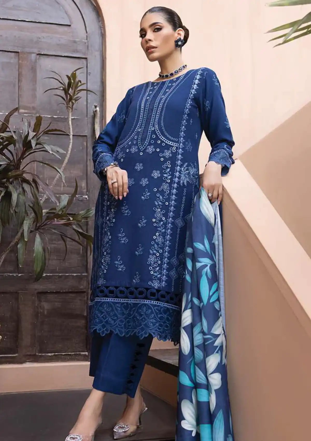 Rang Rasiya Carnation Emb Karandi'23 D-06 (AIYLA) - Mohsin Saeed Fabrics
