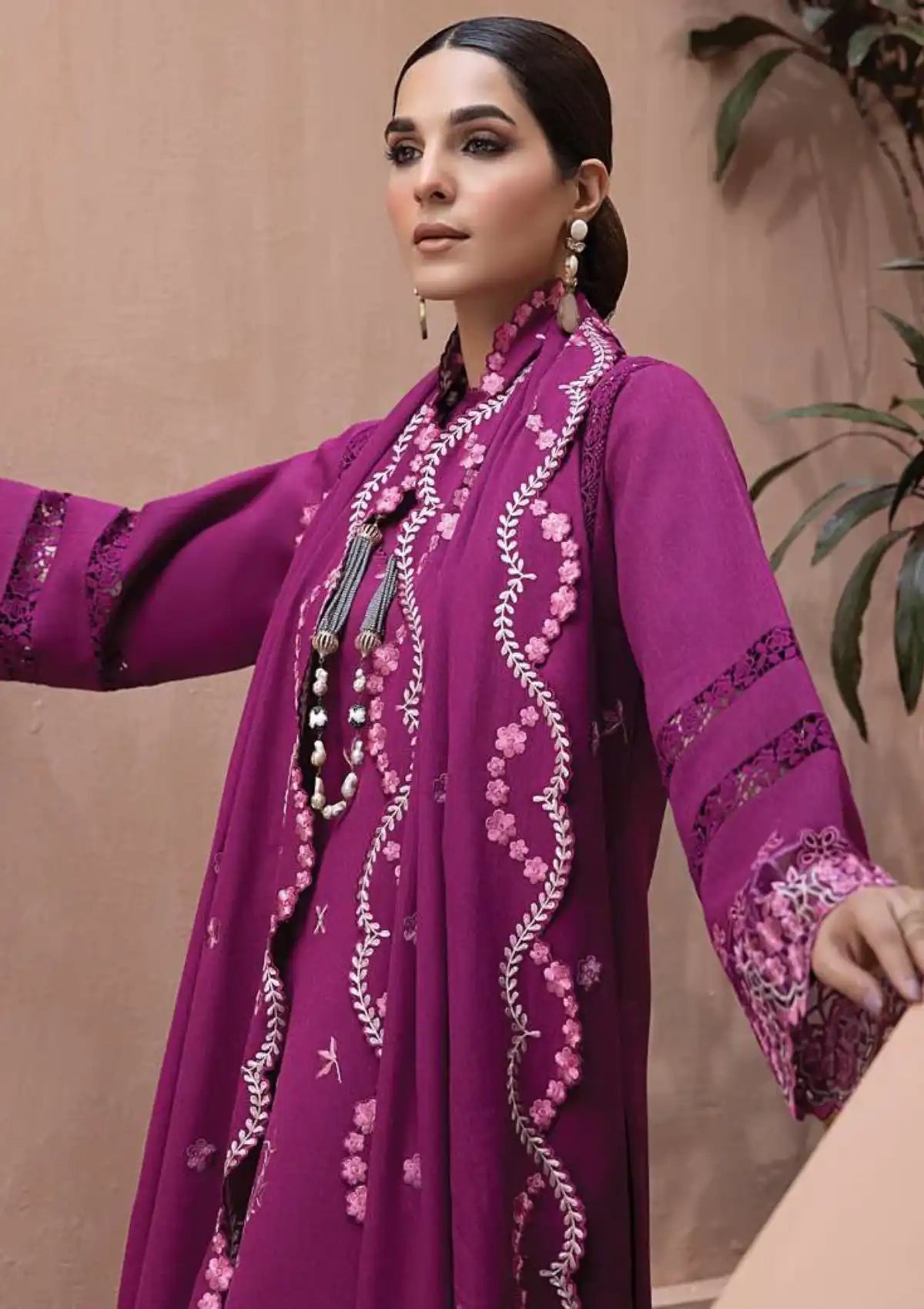 Rang Rasiya Carnation Emb Karandi'23 D-09 (NARIN) - Mohsin Saeed Fabrics