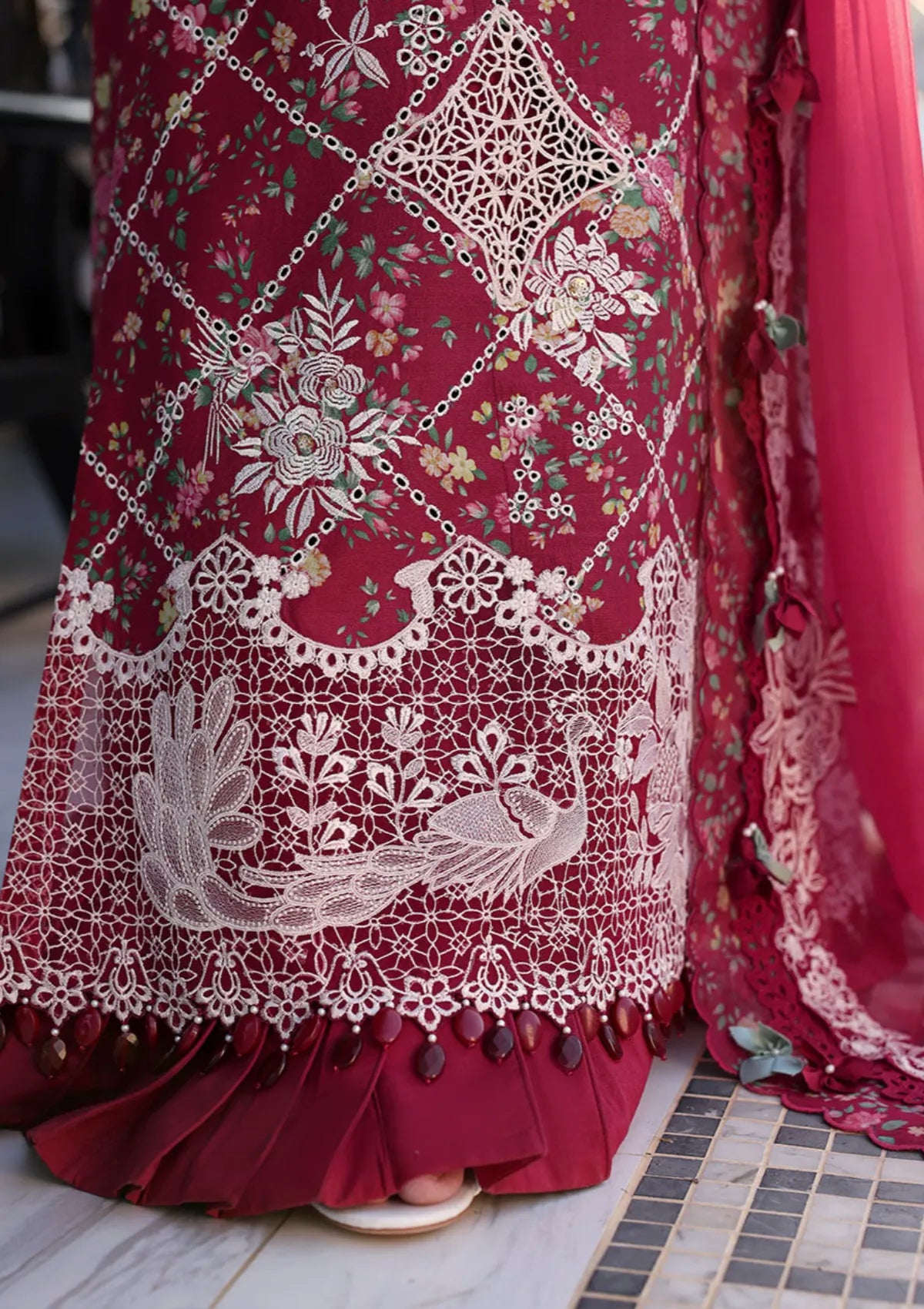 mohsin-saeed-fabrics-is-selling-online-and-in stores-Luxury-daily-wear-wedding-wear-formal-wear-in-budgeted-price.This-product-is-from-republic-kalani-eid-luxury-lawn25-lyanna-d8-b-is-available-on-Mohsin-saeed-fabrics-website.