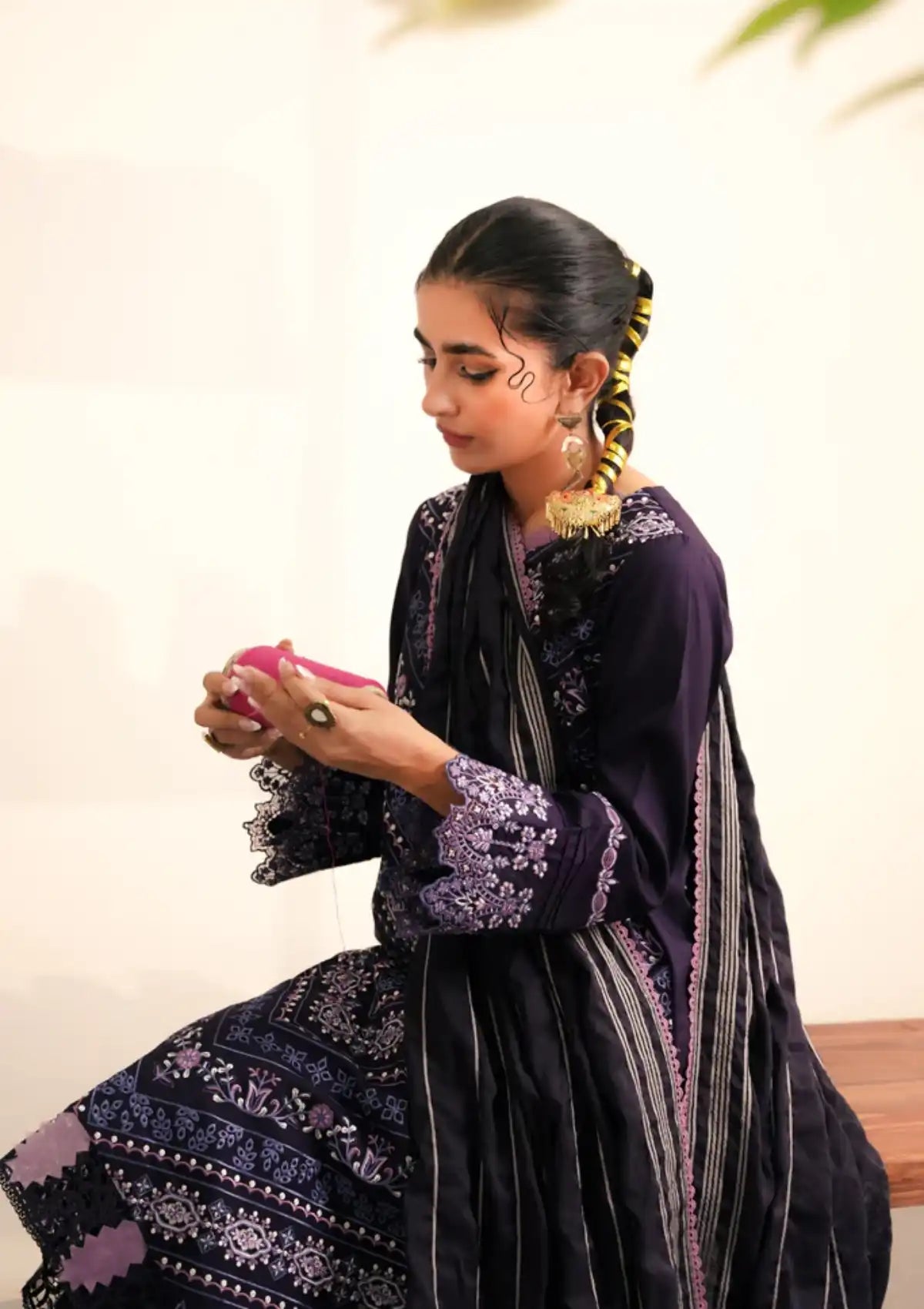 Aabyaan Miraal Emb Linen'23 AW-09 PARAS - Mohsin Saeed Fabrics