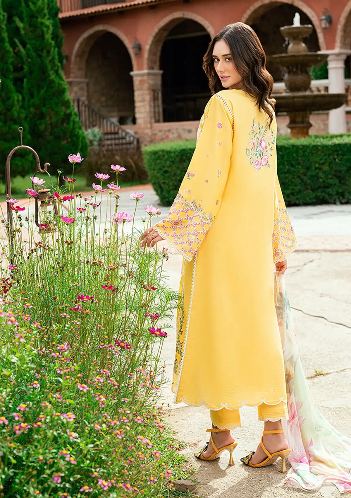 mohsin-saeed-fabrics-designer-daily-wear-formal-and-wedding-suits-within-budget-This-product-is-from-roheenaz-summer-reverie-luxury-lawn25-d-3b-lunara-is-available-on-Mohsin-saeed-fabrics-website.