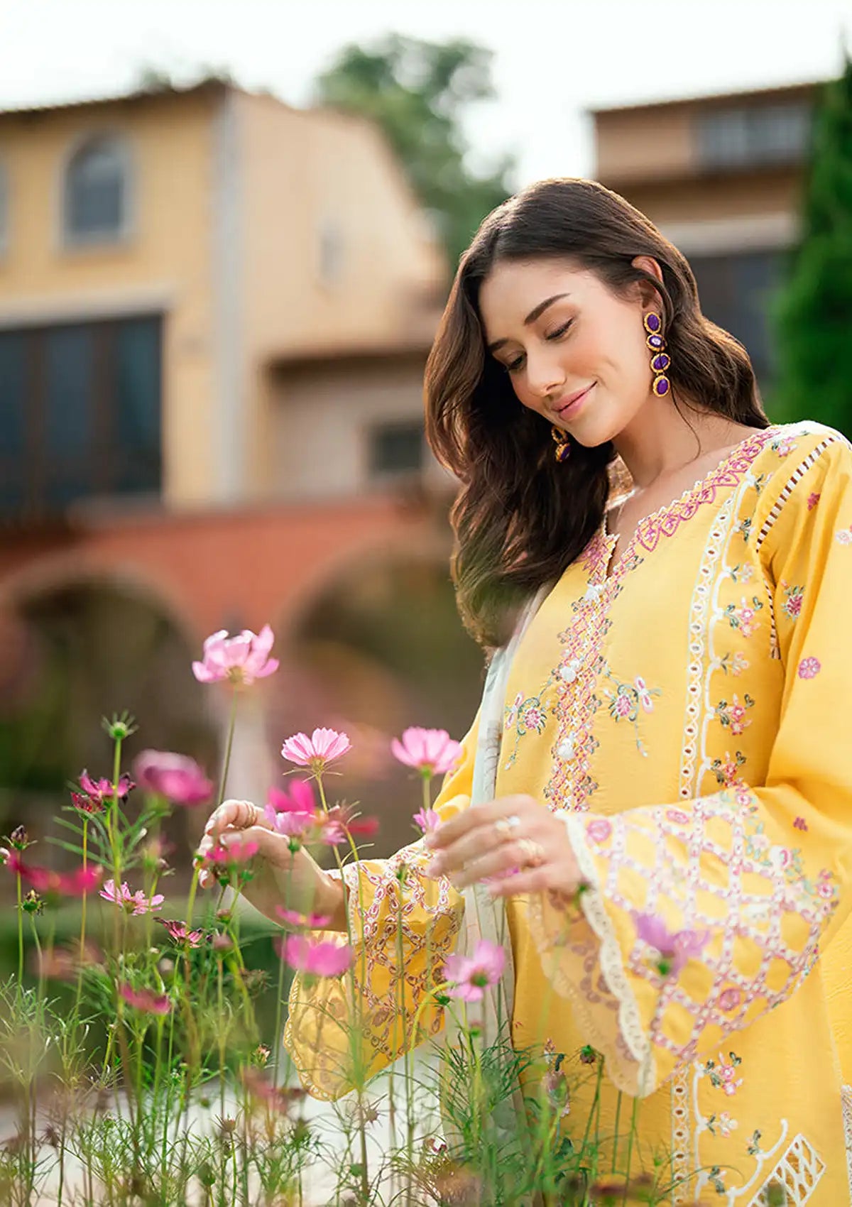 mohsin-saeed-fabrics-designer-daily-wear-formal-and-wedding-suits-within-budget-This-product-is-from-roheenaz-summer-reverie-luxury-lawn25-d-3b-lunara-is-available-on-Mohsin-saeed-fabrics-website.