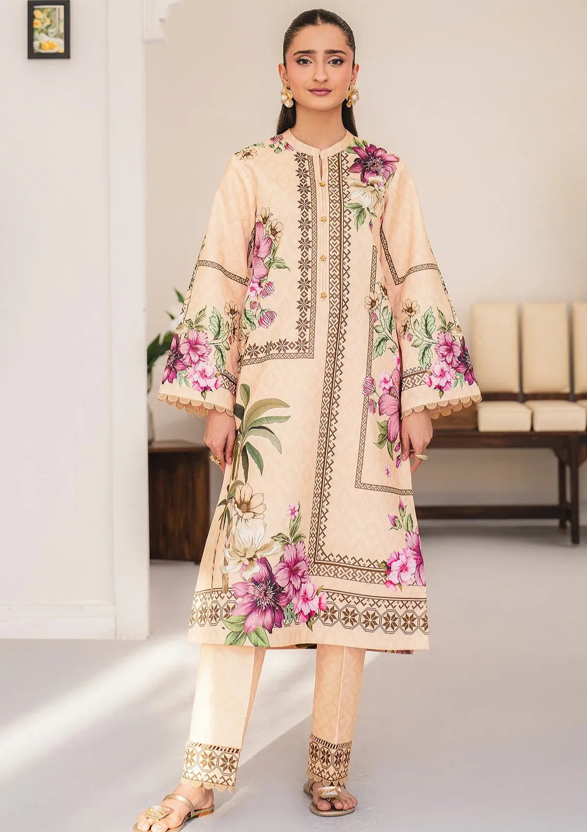 mohsin-saeed-fabrics-affordable-luxury-outfits-for-daily-formal-and-wedding-wear-This-product-is-from-alizeh-essentials-lawn25-af-pl-6054-is-available-on-Mohsin-saeed-fabrics-website.