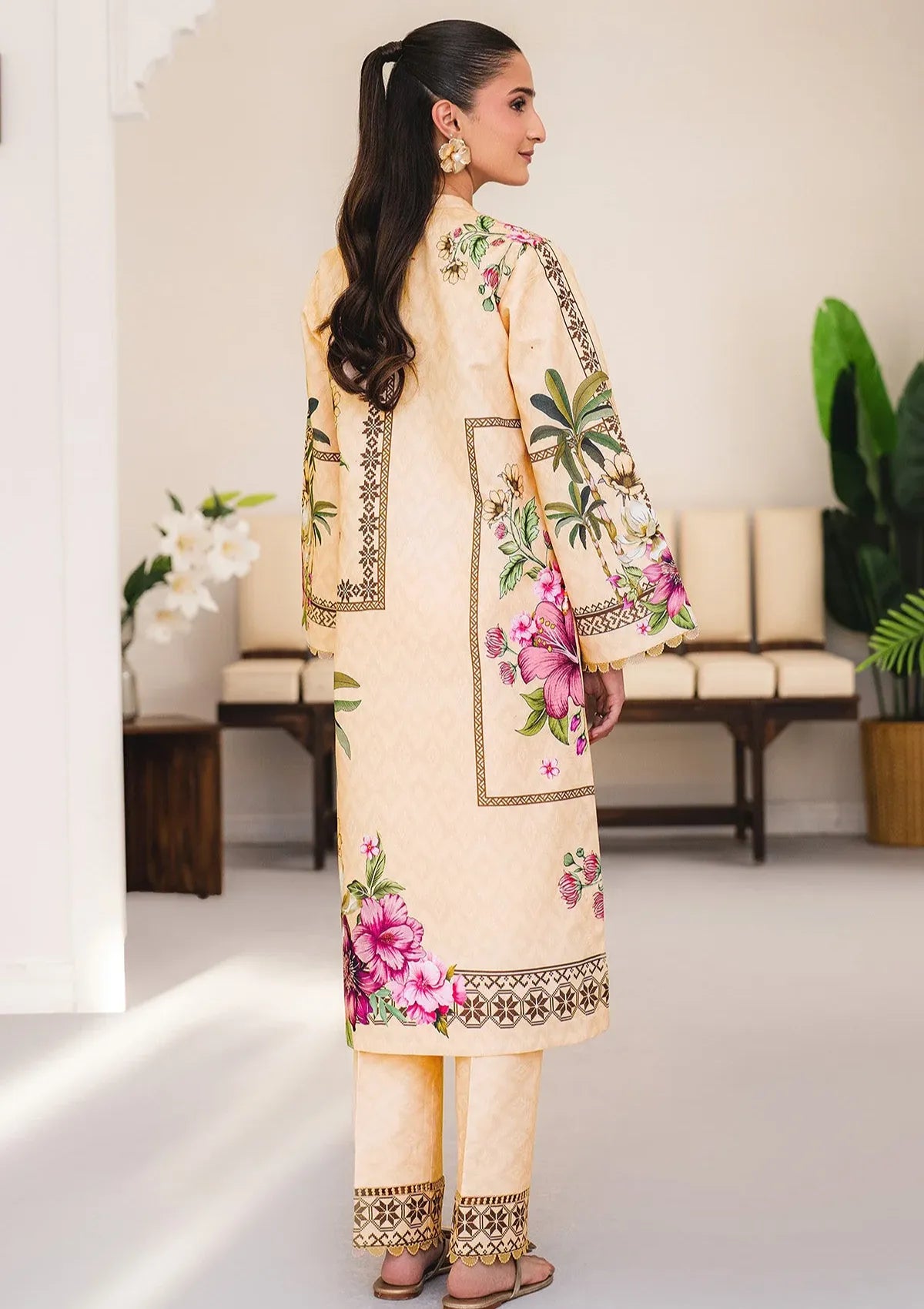 mohsin-saeed-fabrics-affordable-luxury-outfits-for-daily-formal-and-wedding-wear-This-product-is-from-alizeh-essentials-lawn25-af-pl-6054-is-available-on-Mohsin-saeed-fabrics-website.