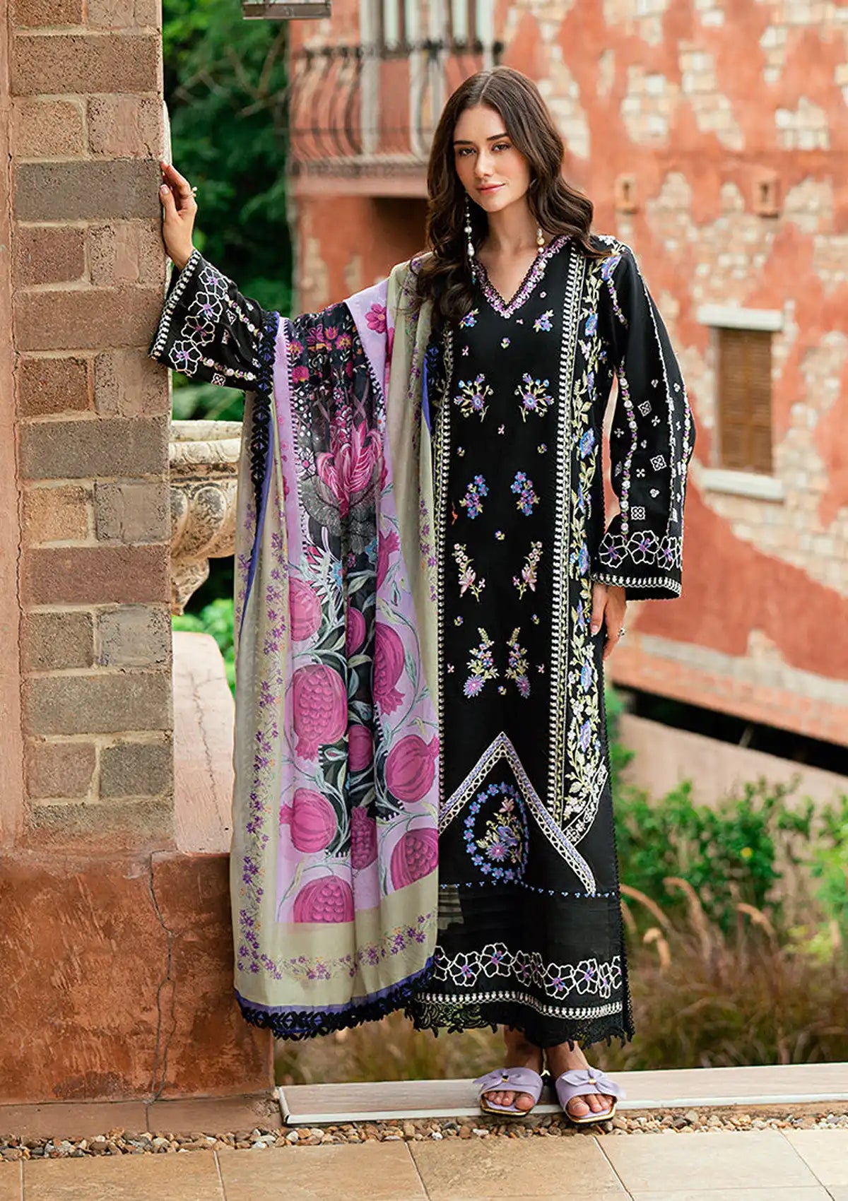 mohsin-saeed-fabrics-designer-daily-wear-formal-and-wedding-suits-within-budget-This-product-is-from-roheenaz-summer-reverie-luxury-lawn25-d-2a-sireli-is-available-on-Mohsin-saeed-fabrics-website.