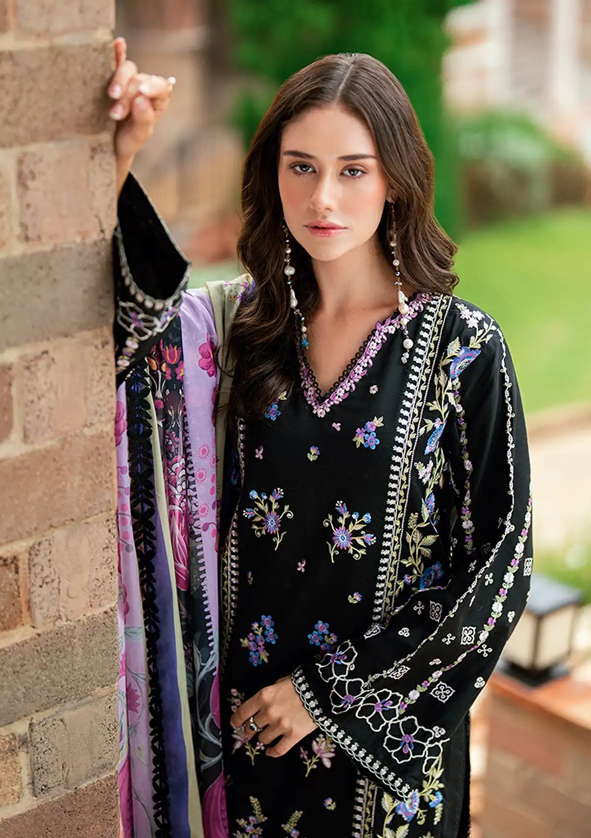 mohsin-saeed-fabrics-designer-daily-wear-formal-and-wedding-suits-within-budget-This-product-is-from-roheenaz-summer-reverie-luxury-lawn25-d-2a-sireli-is-available-on-Mohsin-saeed-fabrics-website.